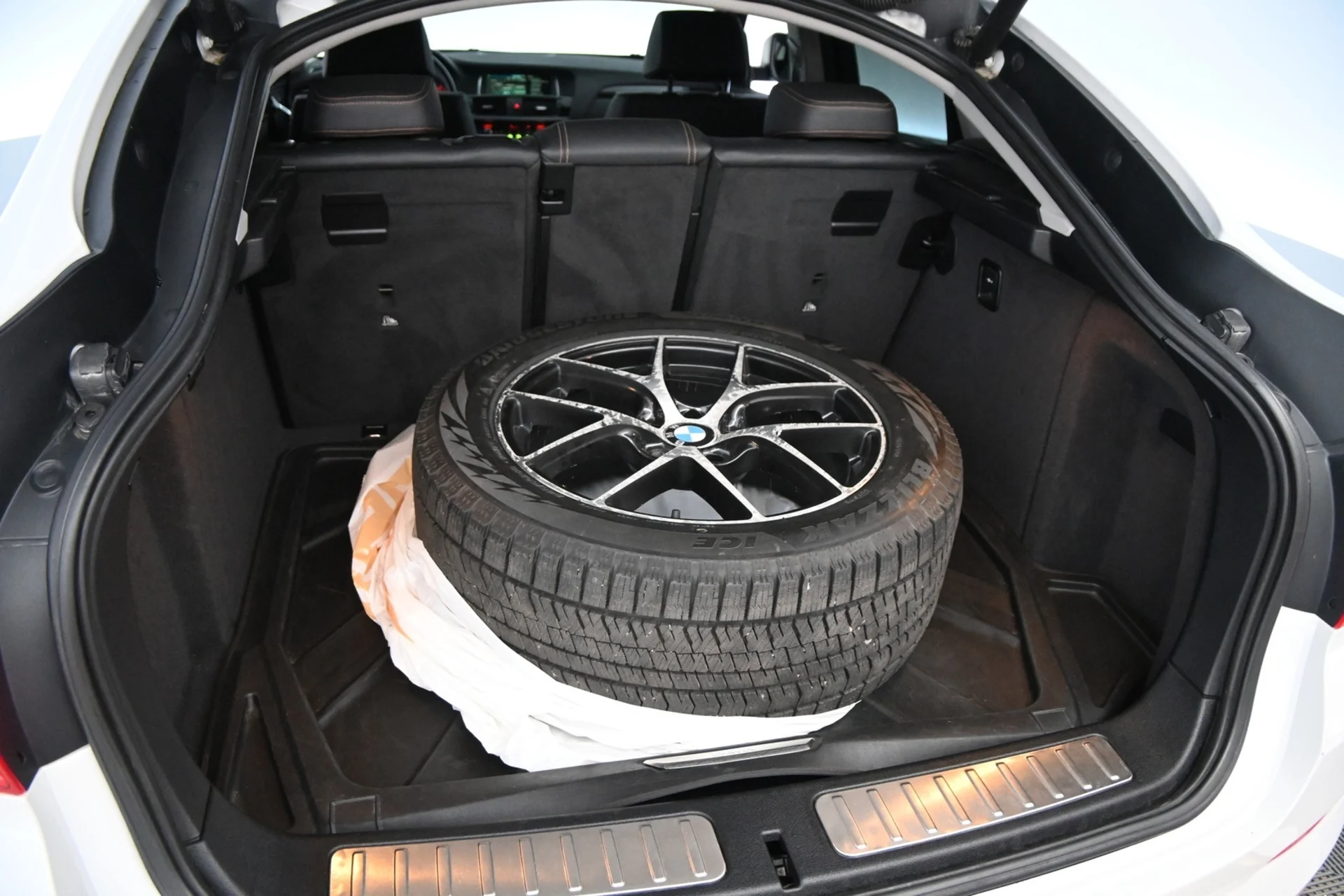 Car Image - 7IgH8GqCUIBMTnvSOJ98lR