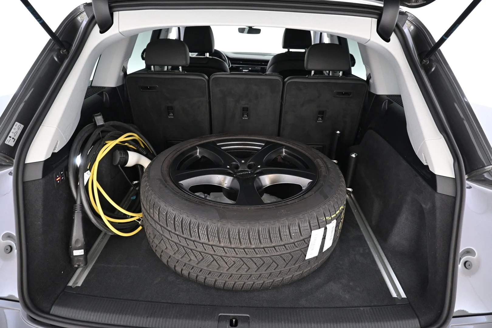 Car Image - 2vDkLrmerkD0lCmO0vQ8nO