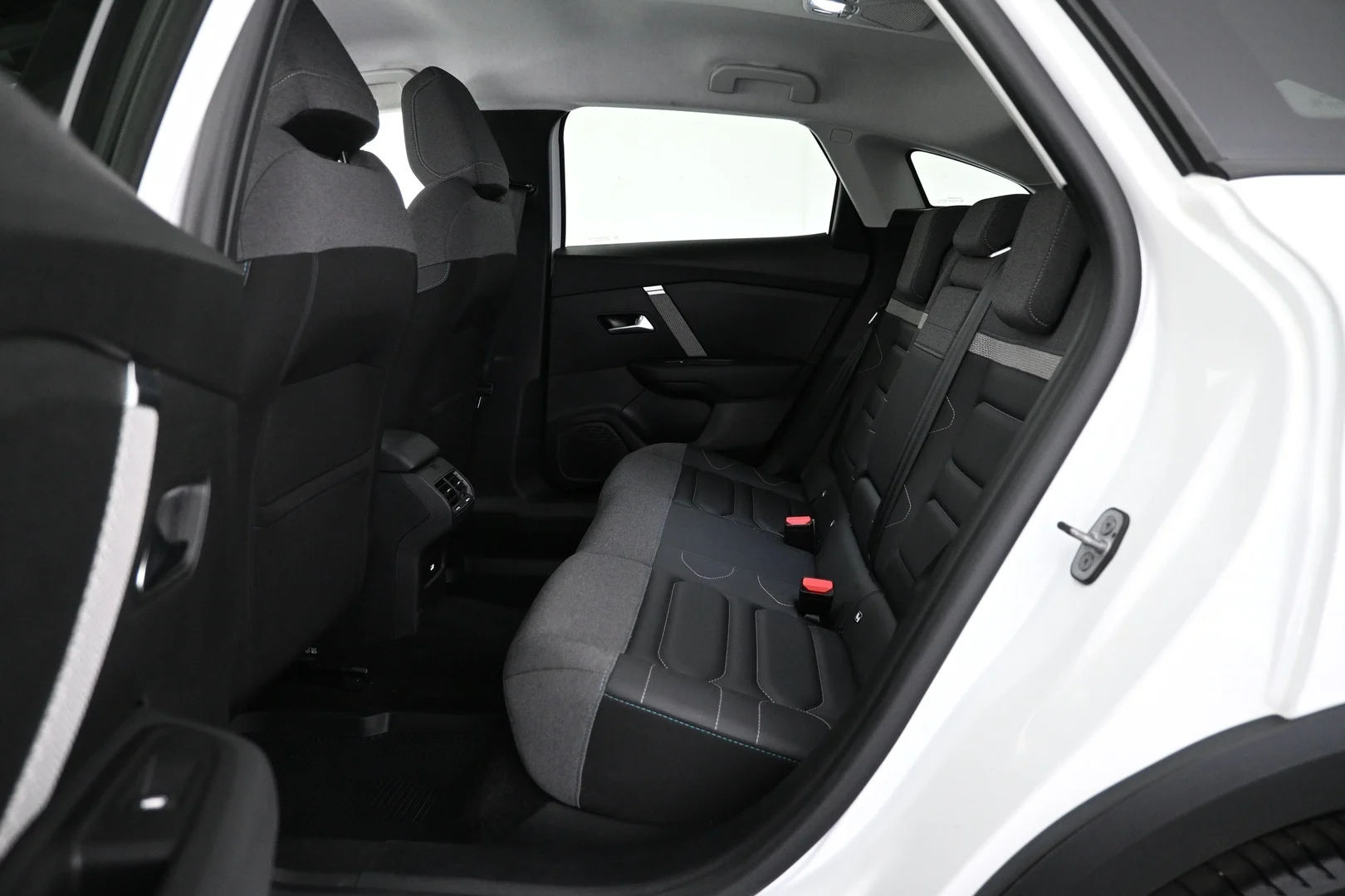 Car Image - 3olIPgj792PQOr6AdHpHBz