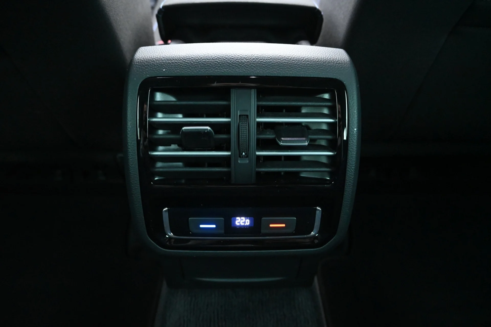 Car Image - 69h6LhKB4OSAn21xlporLx