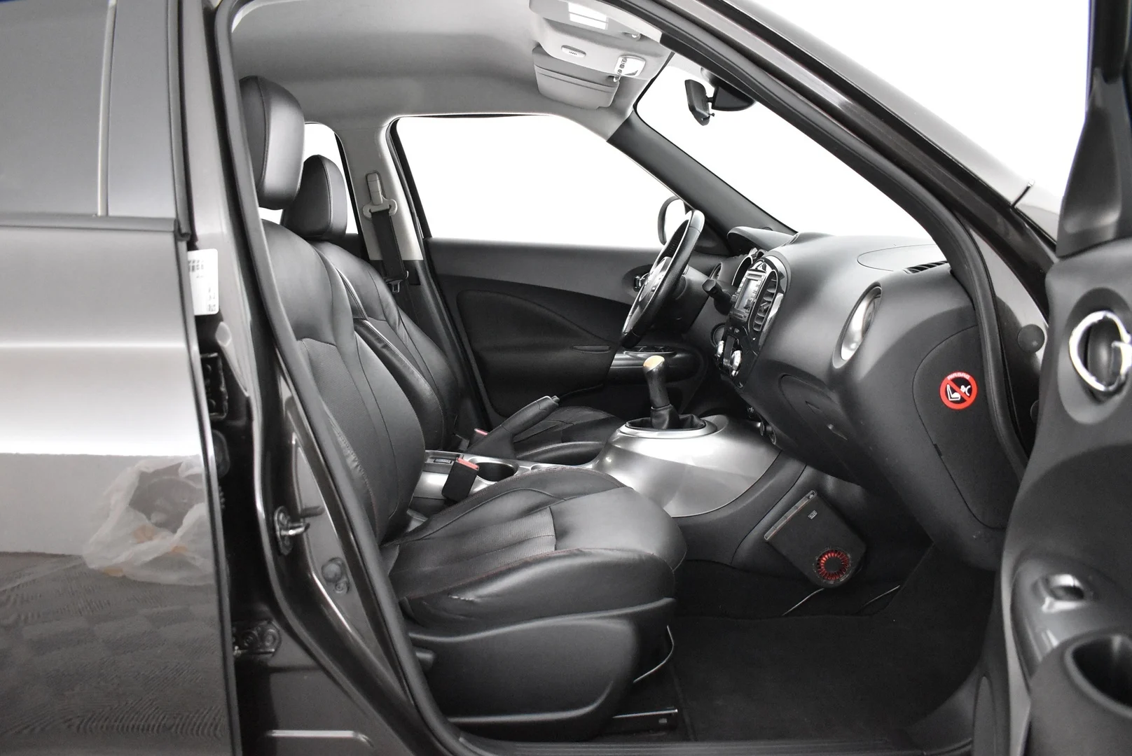 Car Image - 1NB5tT5LE3w6Bx8Eumqs1T