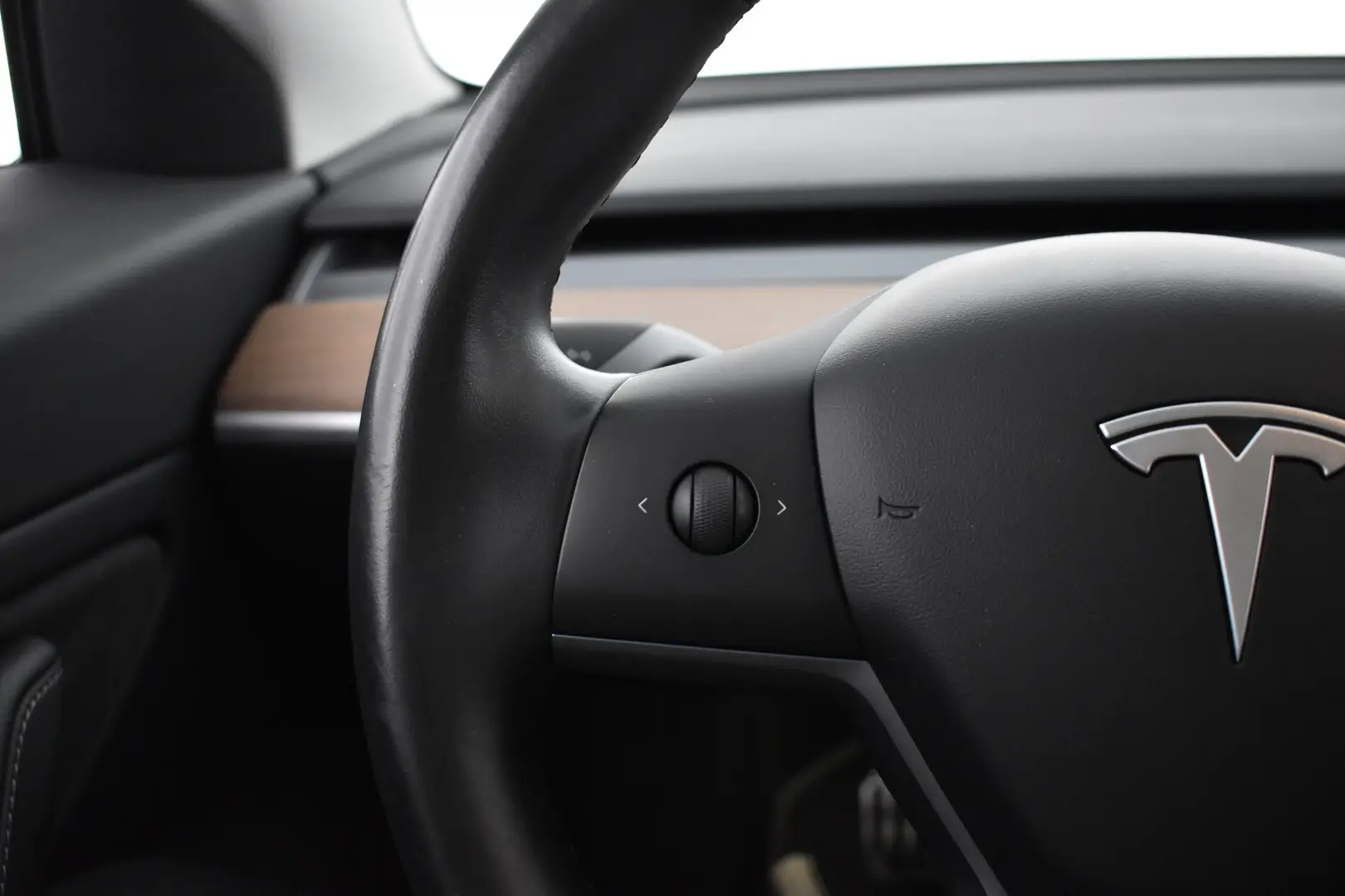 Car Image - 6SIk2AyOgz5TMn4TlzqmCj