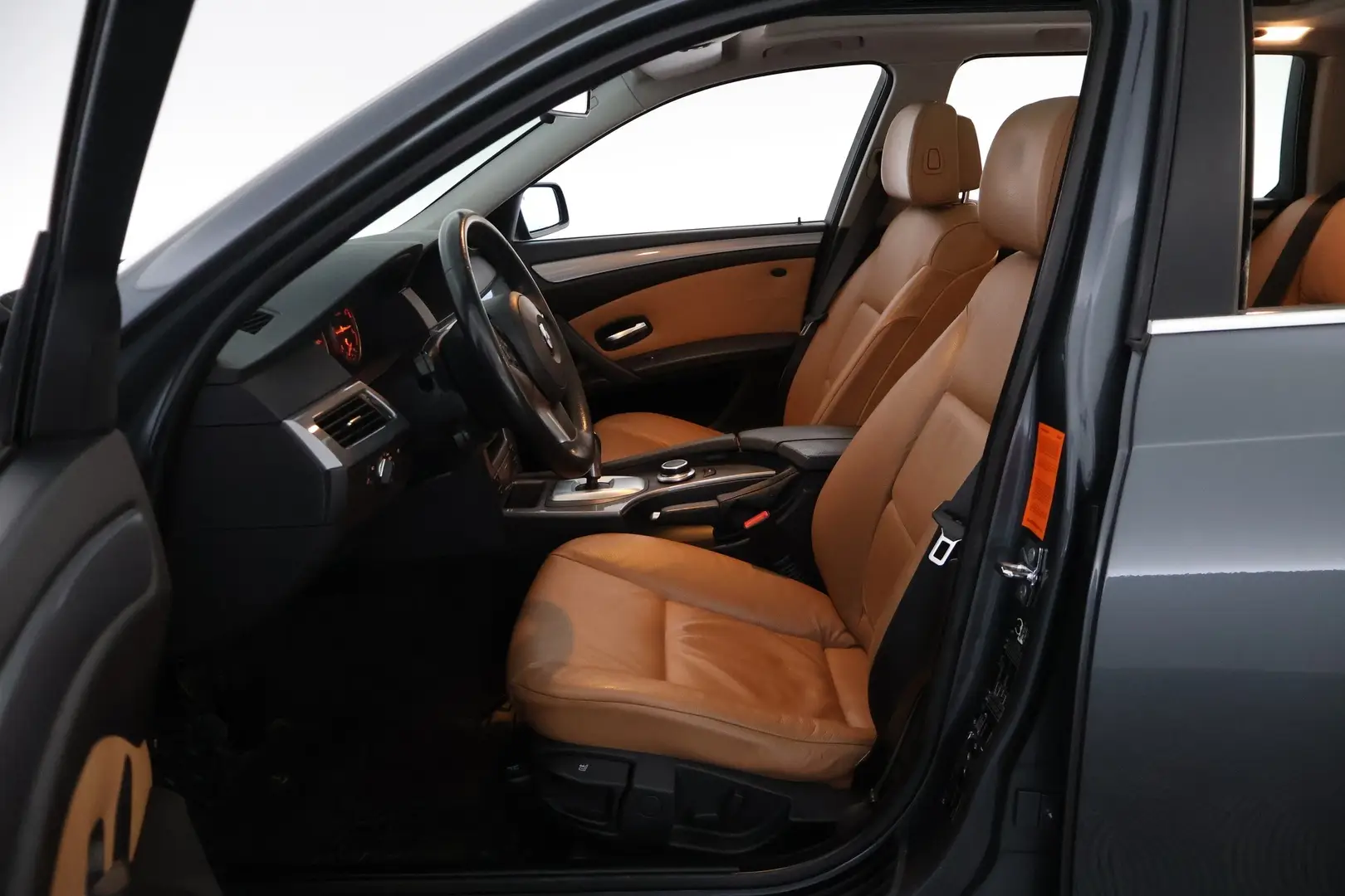 Car Image - 8kTN42r3JTpYHMjQ8x1bT