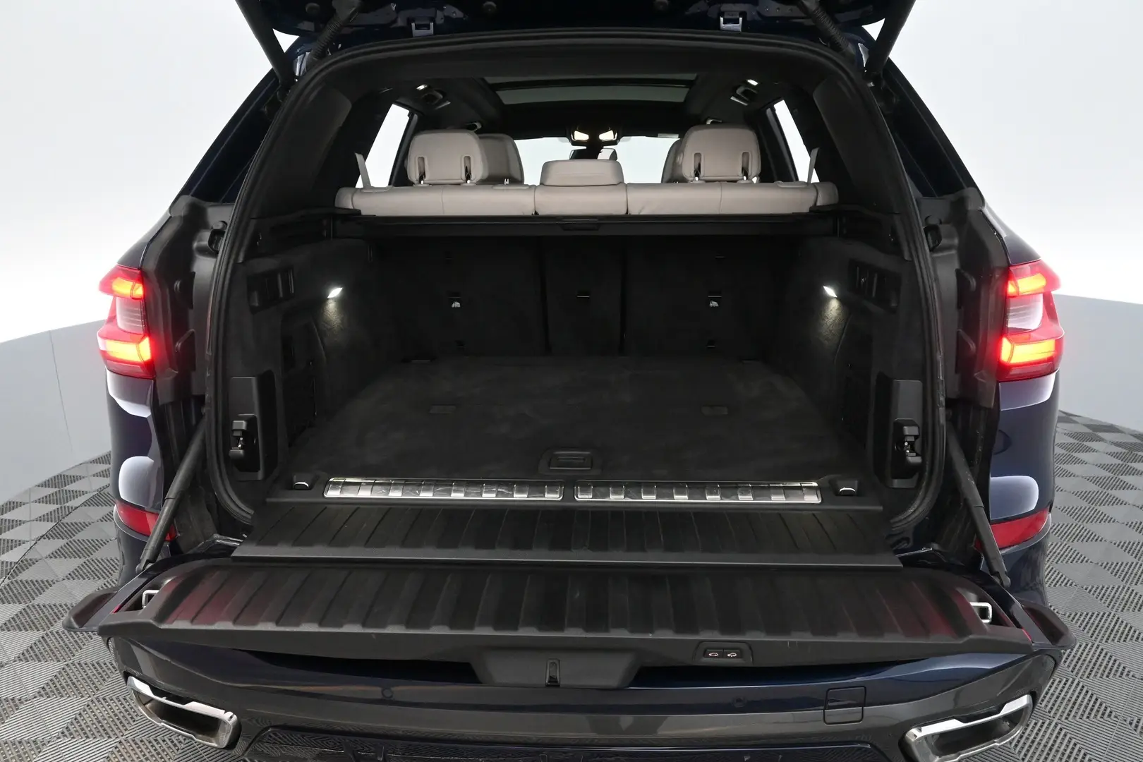 Car Image - 3z18sxEGfI2De7BUXTvgdJ