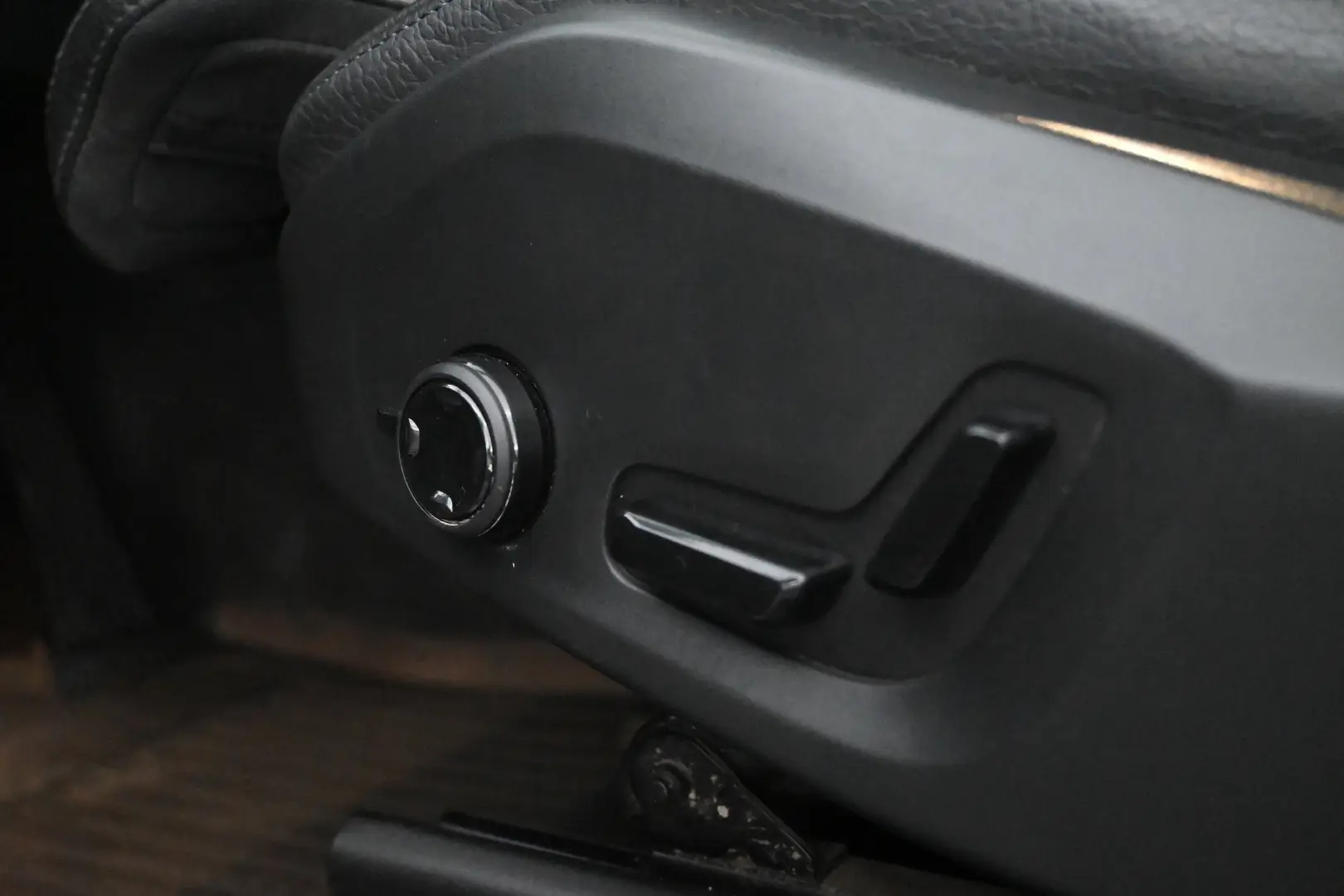 Car Image - 3zHdd65oEoUEbml5llbsC3