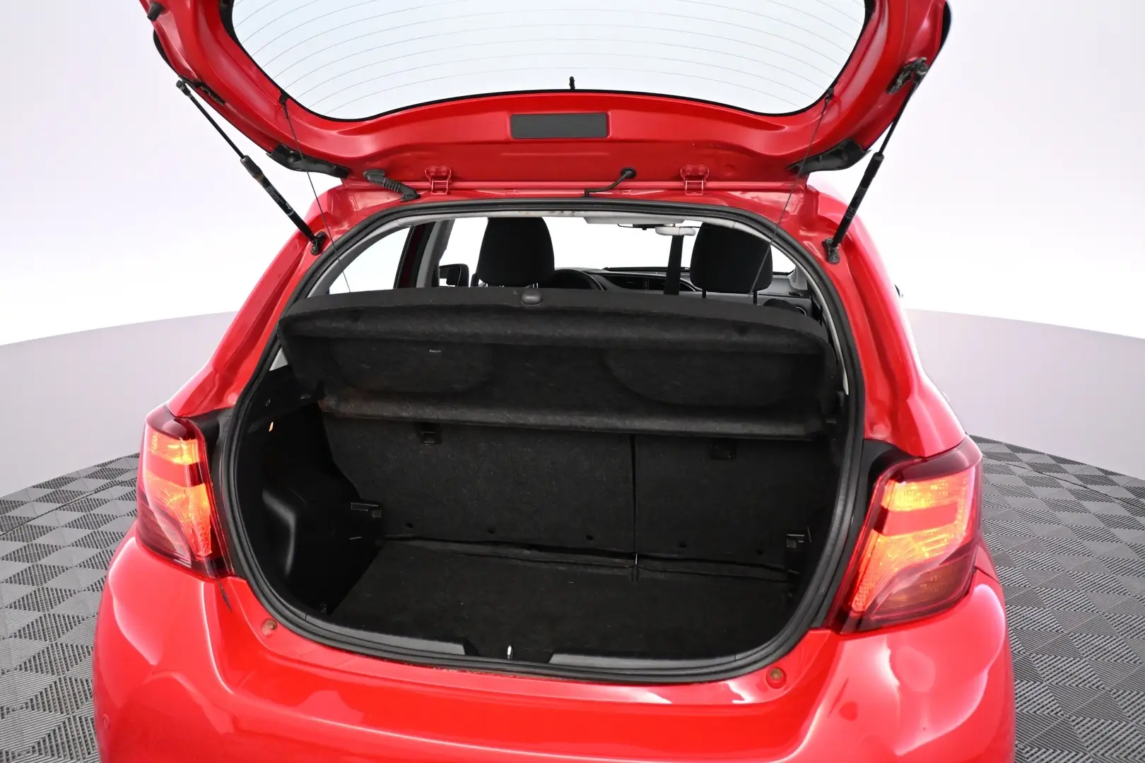 Car Image - 5YAPLAm0l1goLH6nJIq6ig