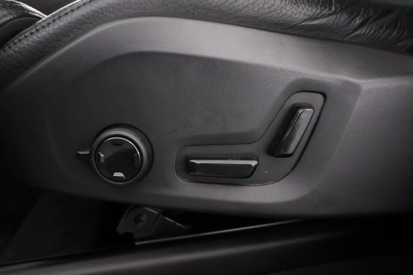 Car Image - 3tNxV0jiomKrE6qTfGiJLz