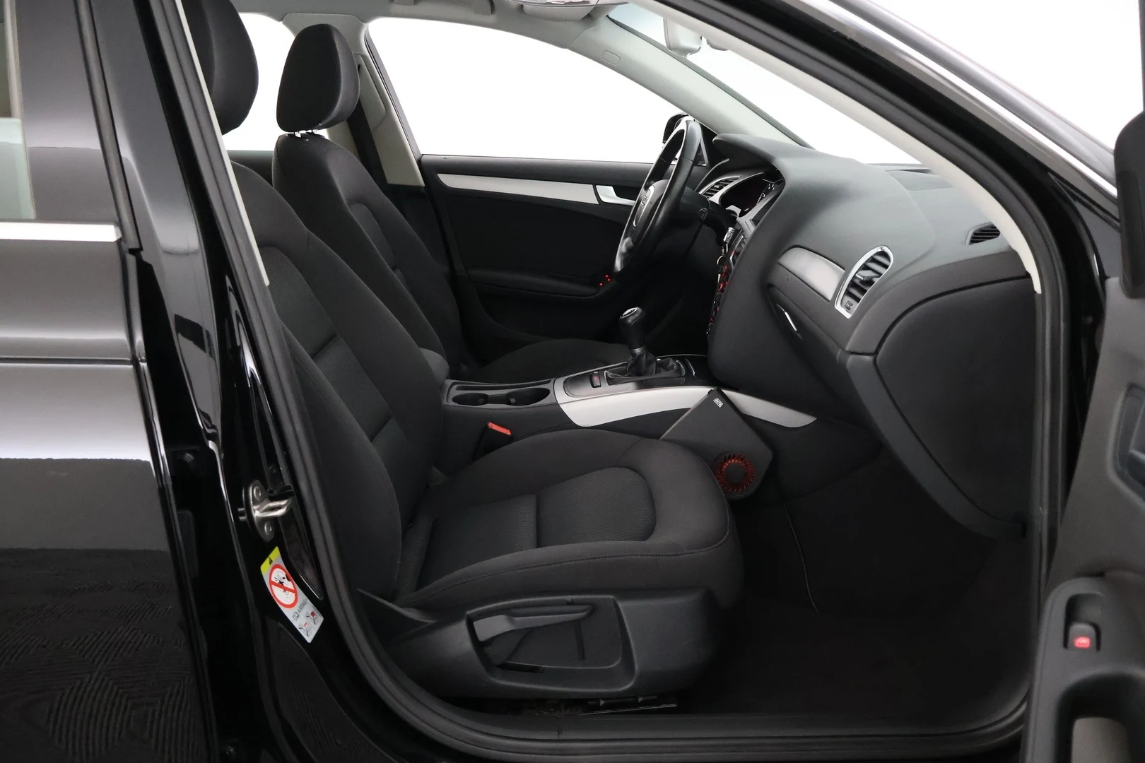 Car Image - 4yAWOpwfoABxyKTb2D34XU