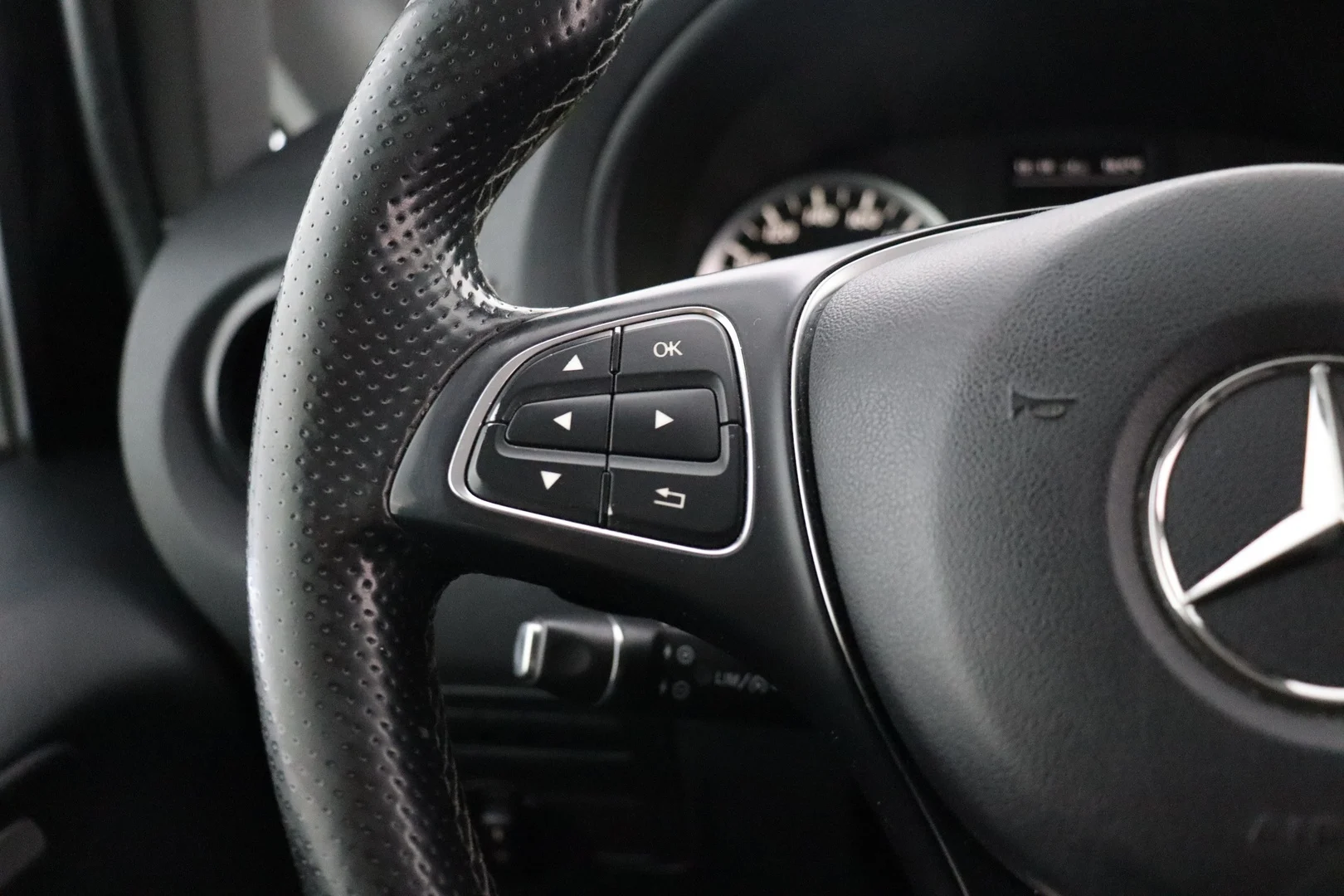 Car Image - 2uhNCk52fIhsl7pYWILBBD