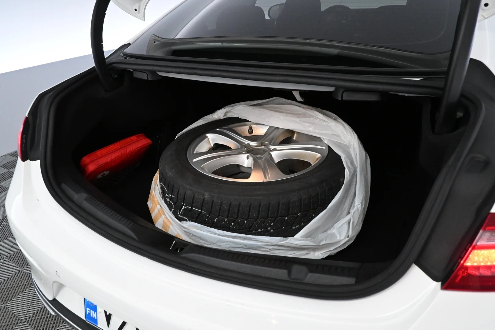Car Image - 3ixNsGCwpwUlLTSezUExXd