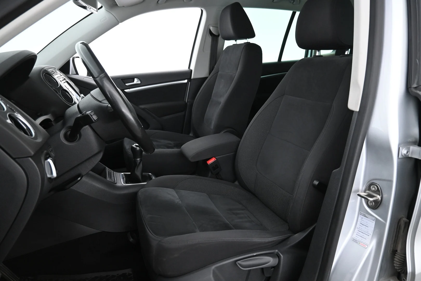 Car Image - JBIwQaRBCRzaSCGouq8tU