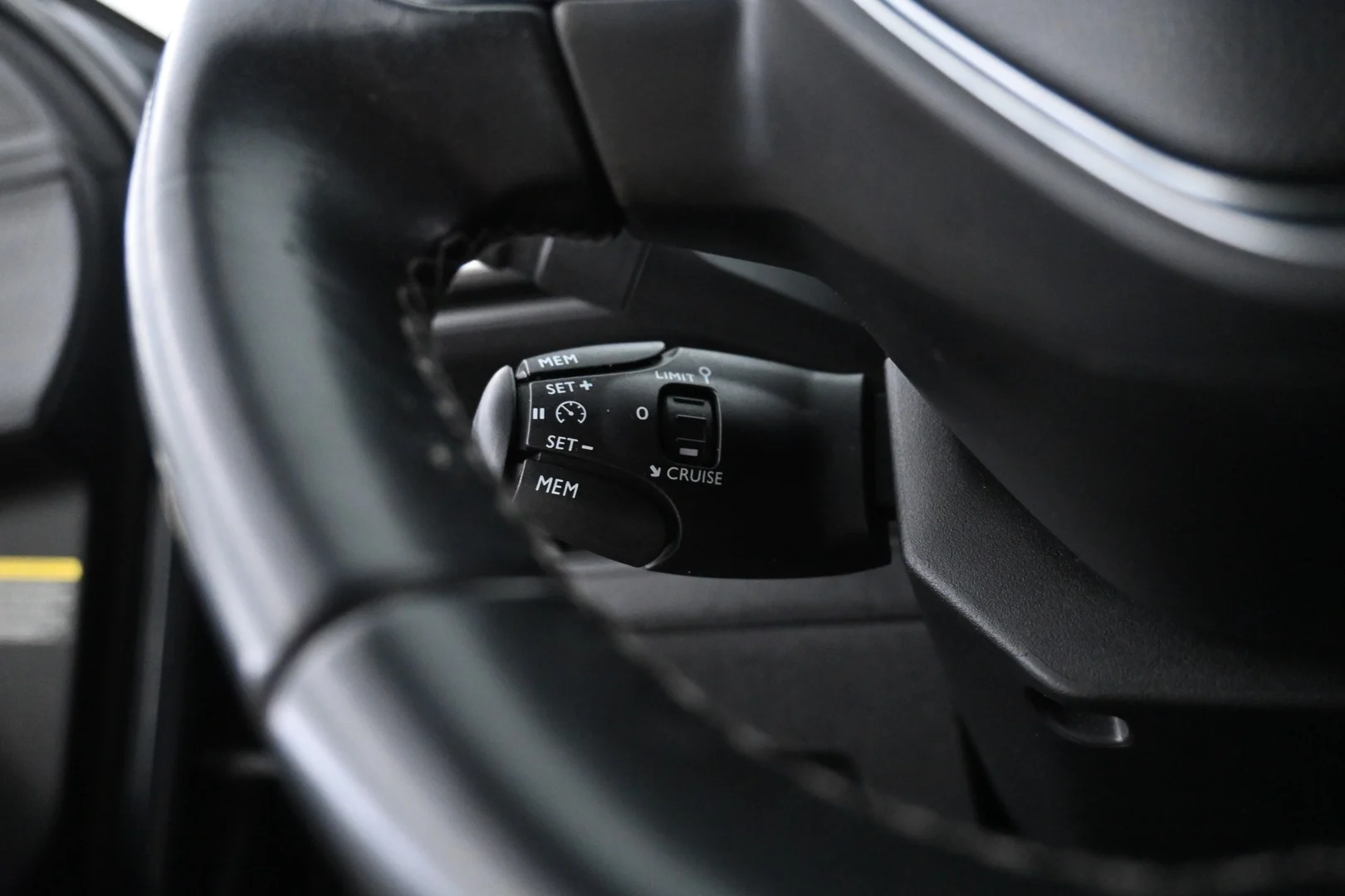 Car Image - uhUsrXrwnJyAHMLkf275H
