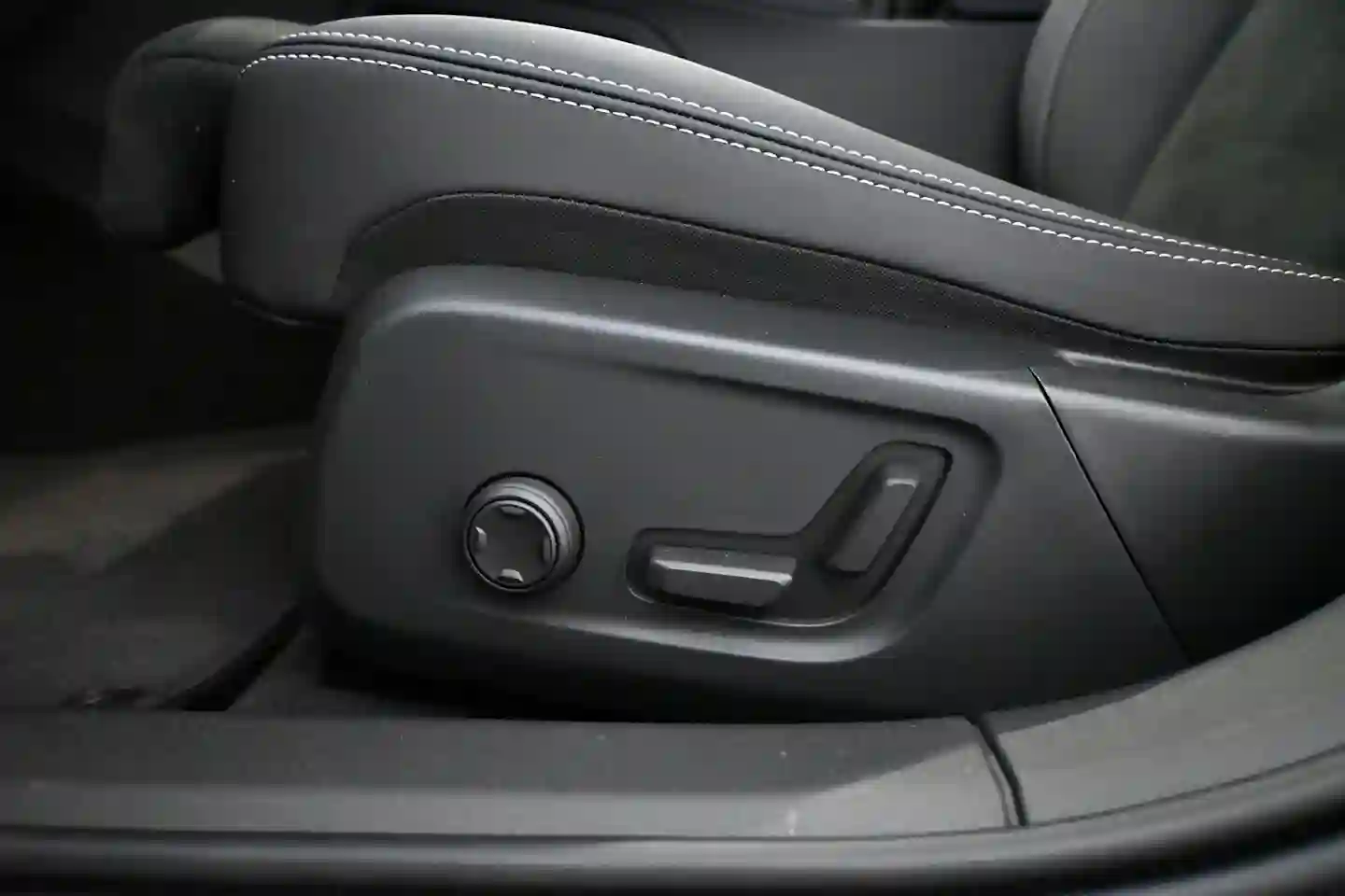 Car Image - 4A3KKwSBMzE7ll3CE6L77r