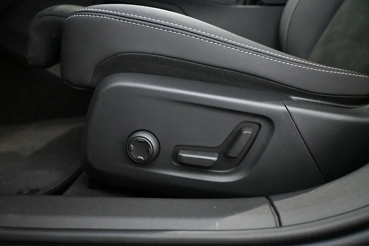 Car Image - 4A3KKwSBMzE7ll3CE6L77r