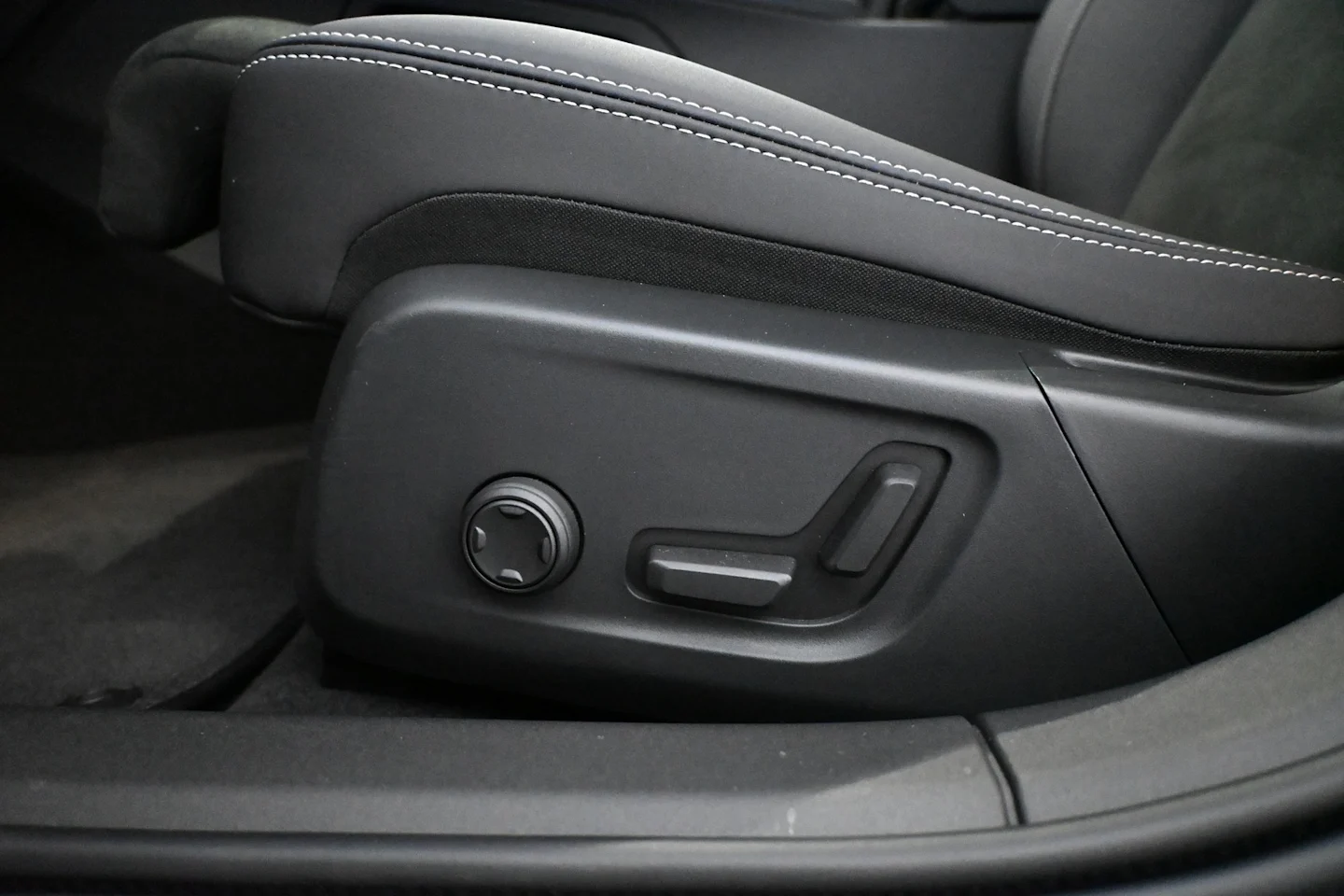 Car Image - 4A3KKwSBMzE7ll3CE6L77r