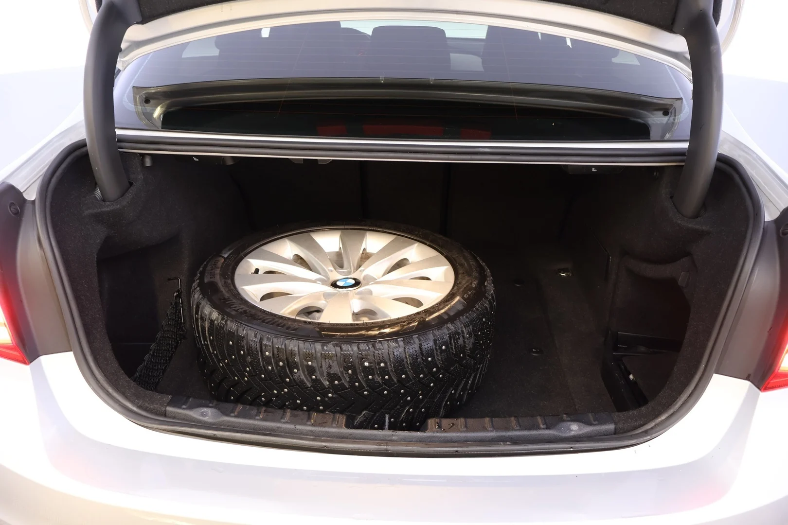 Car Image - 5cropkKPhSWPM9ZCm81oE4