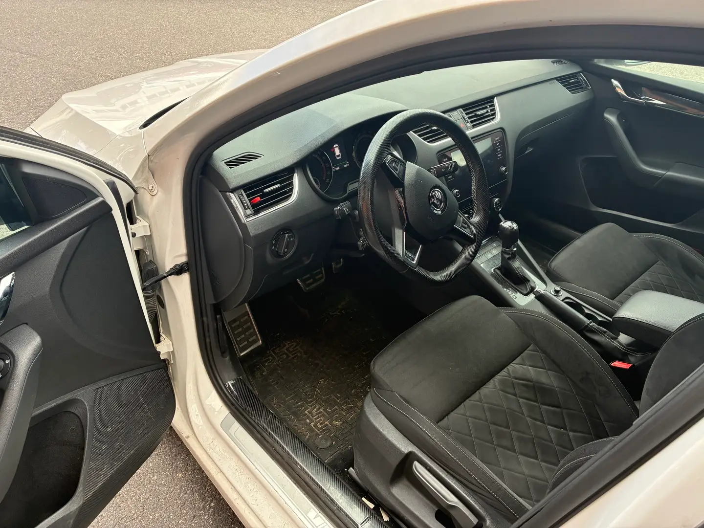Car Image - vDBaP7zyuBPTHM28sc9f7