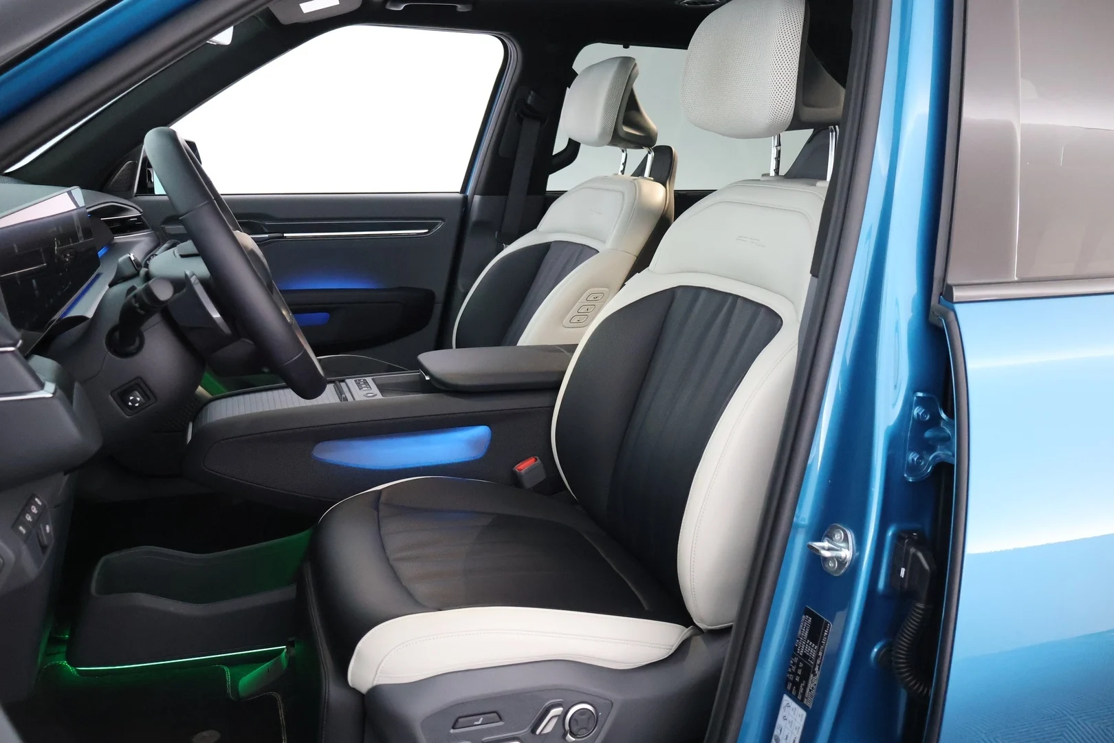 Car Image - lzD0xFlW0dWybwJBzQohA