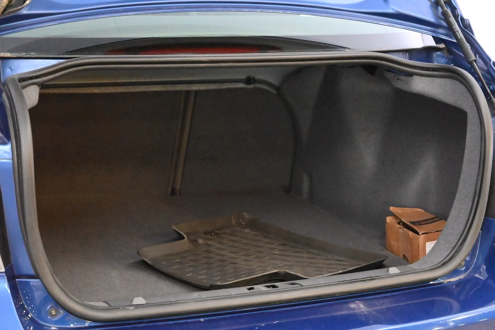 Car Image - D1CMEeuApdhoJDdRX1ZMR