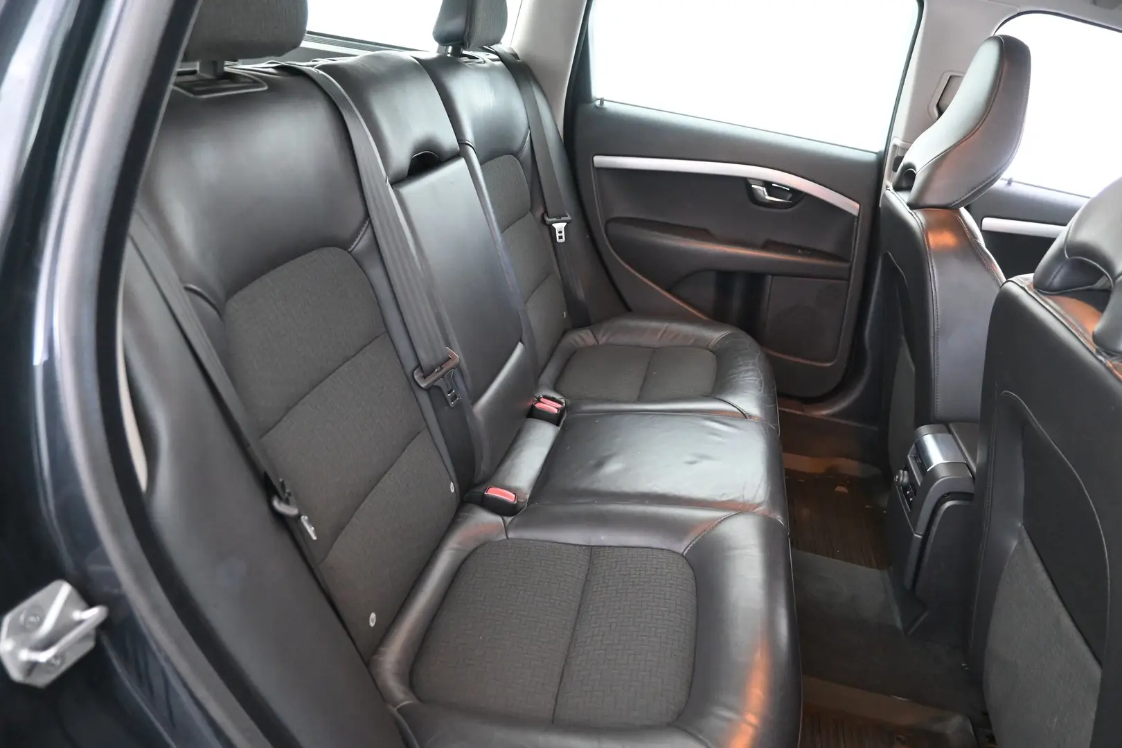 Car Image - 2lHI4omqru2UdJCivRdMUN