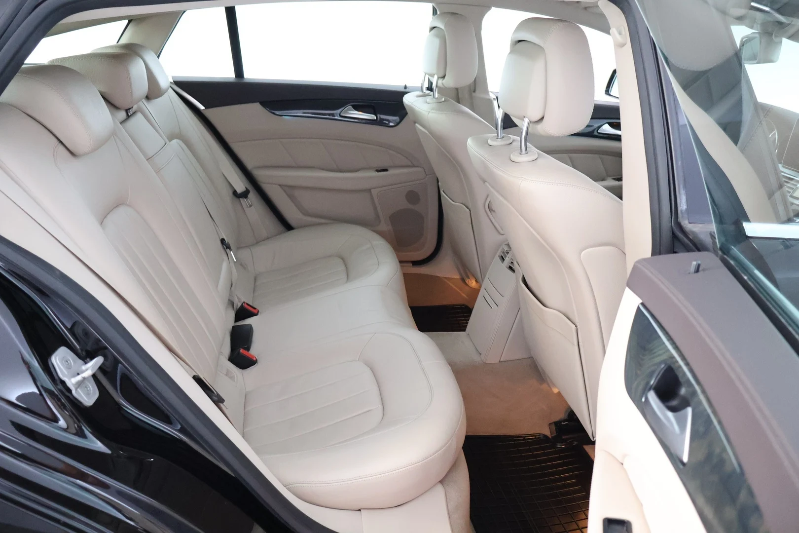 Car Image - 6u8XPSLxIgo8m12XZT656E