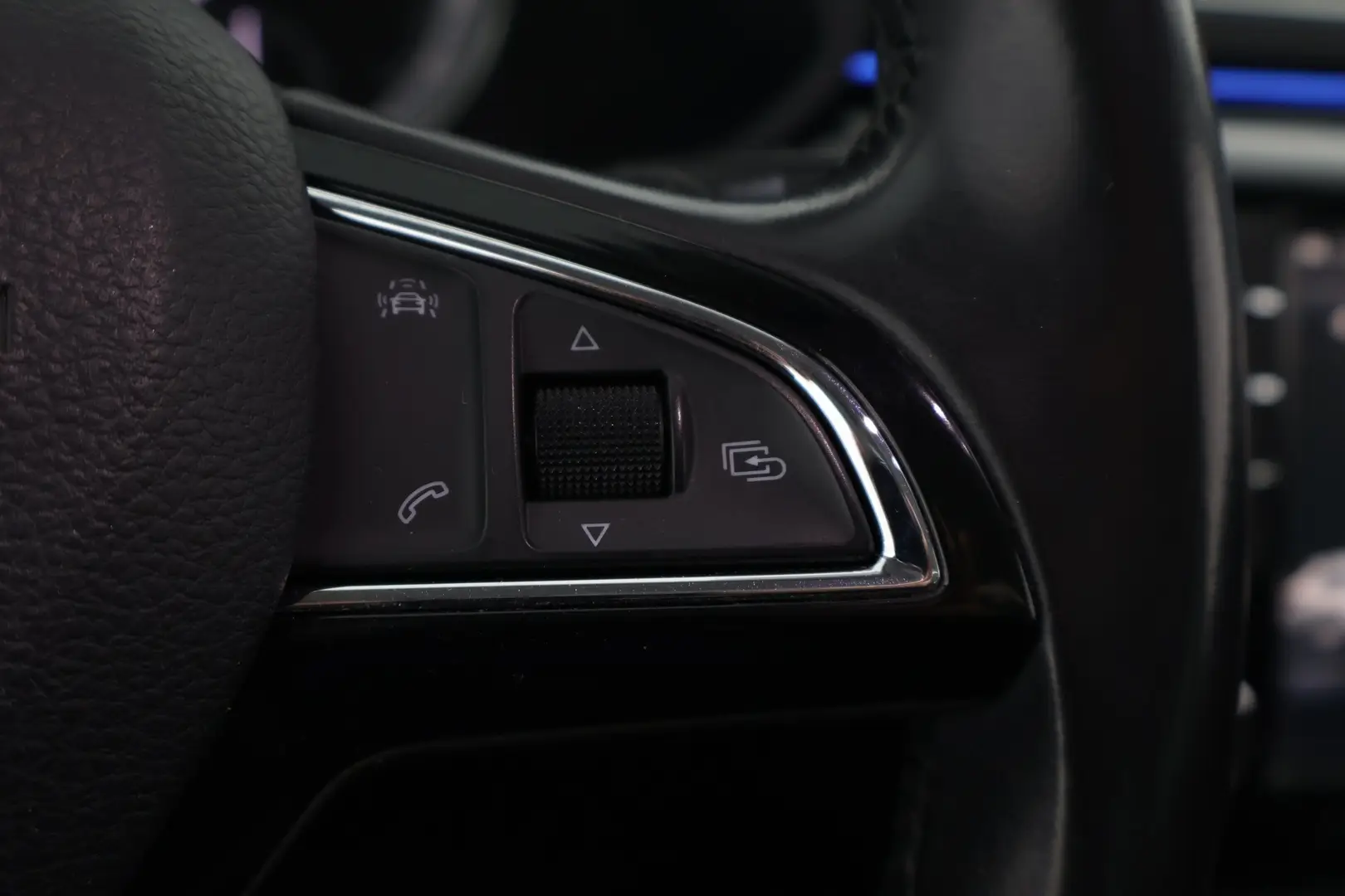 Car Image - 3Xb1gfBH5OfUhDmUNXWZVn