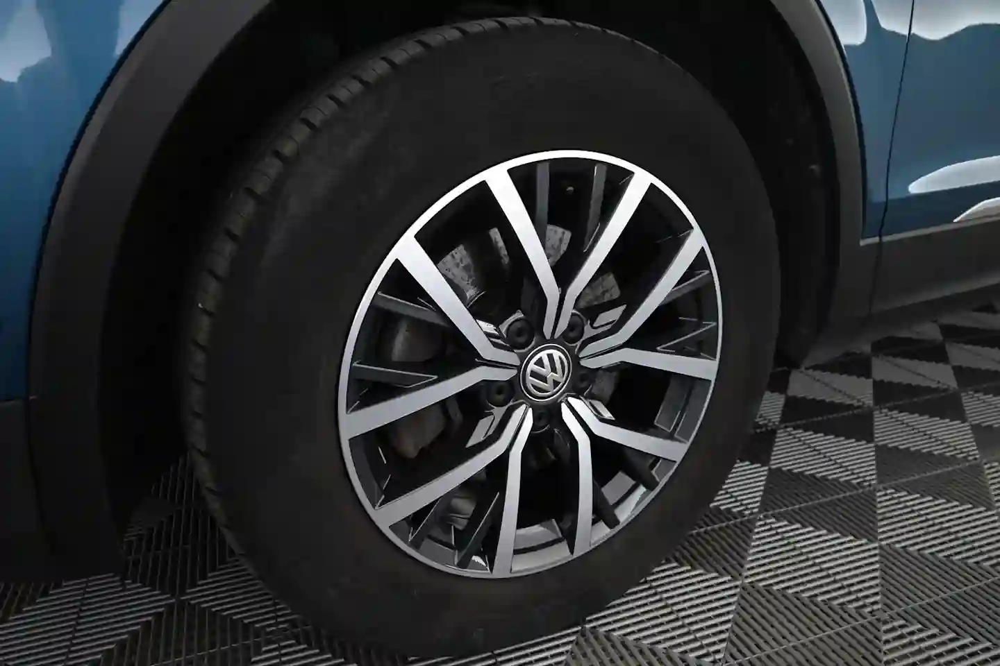 Car Image - wVU67ZzfgRVfJA9aUcTI5