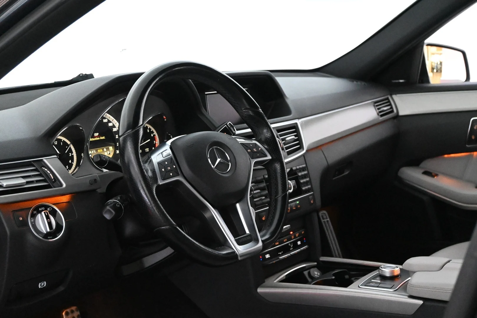 Car Image - 78FMlBl7ee1i6M0O9I2iCp