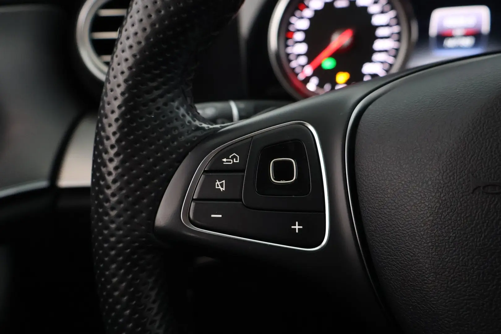 Car Image - 3551e4O2eszF6WXxNbH6Um