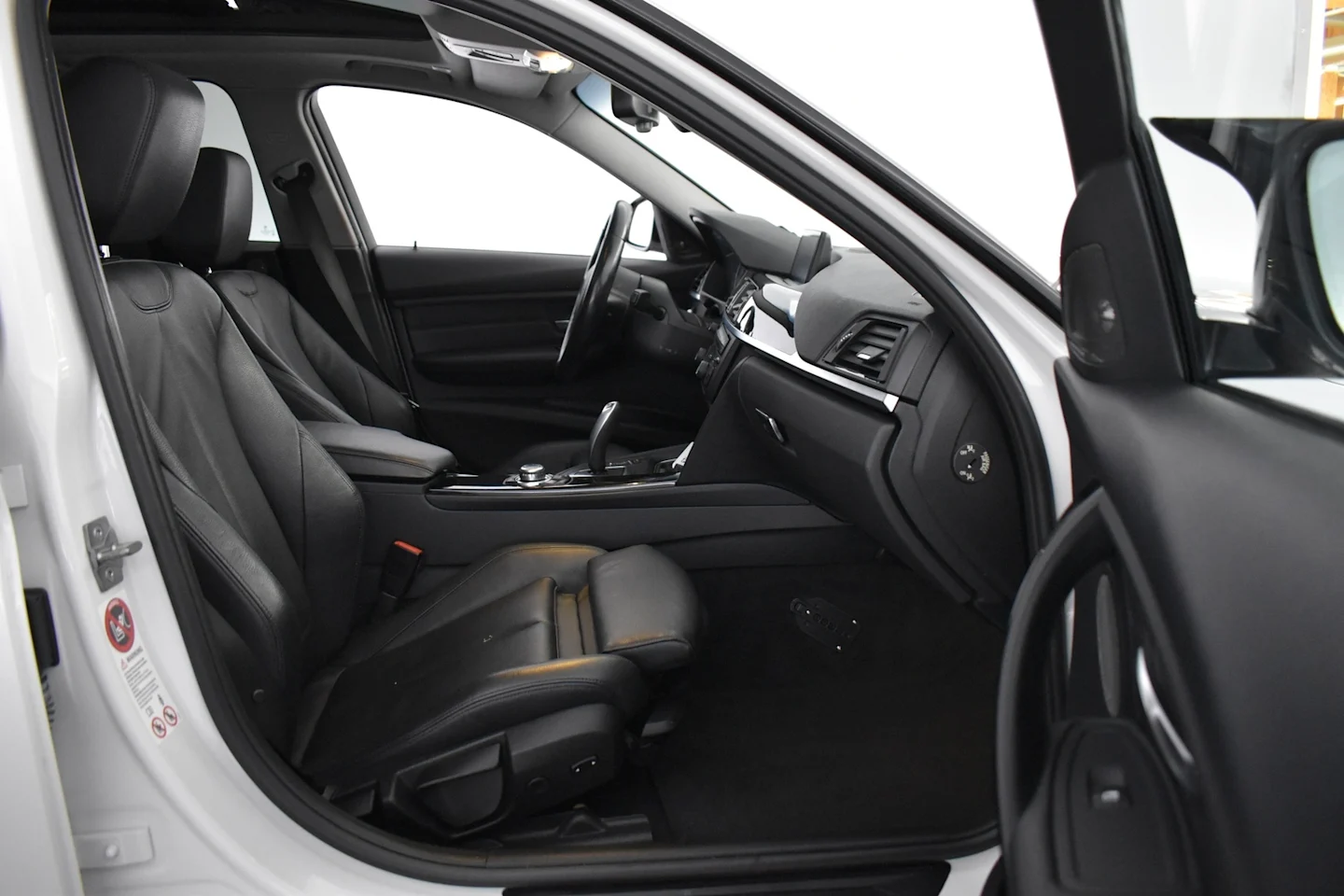 Car Image - 4SM11ISyVva2DsfwpDnnmH