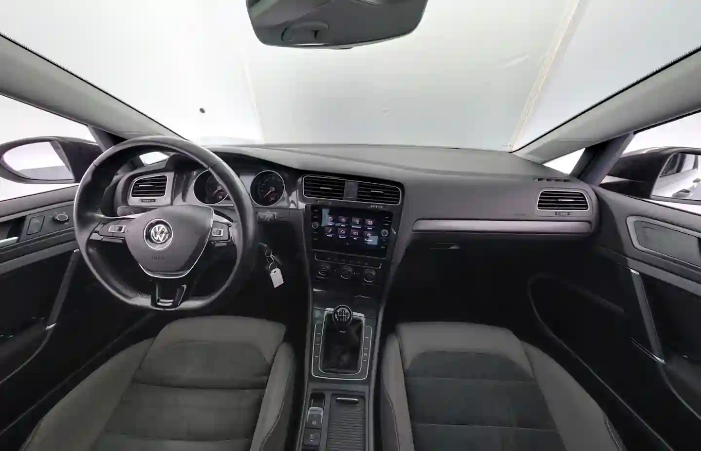 Car Image - 3AEGBZB43VFtUNYuhwuFLL
