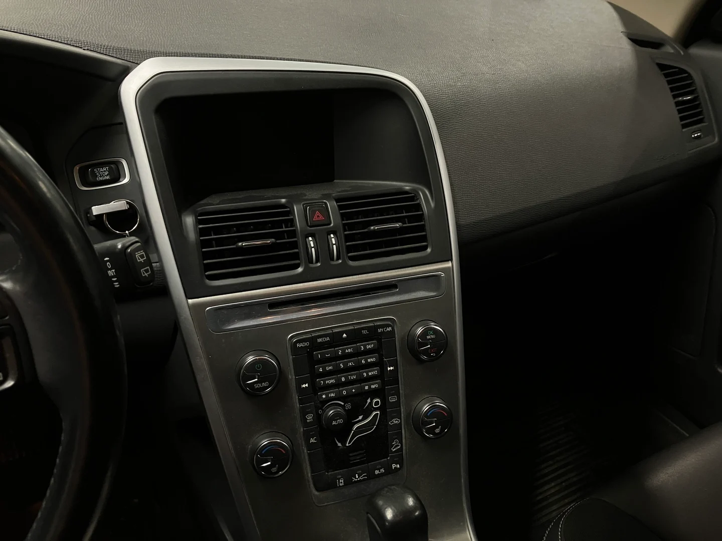 Car Image - 4hk3EM04AYzVLF725hr7um