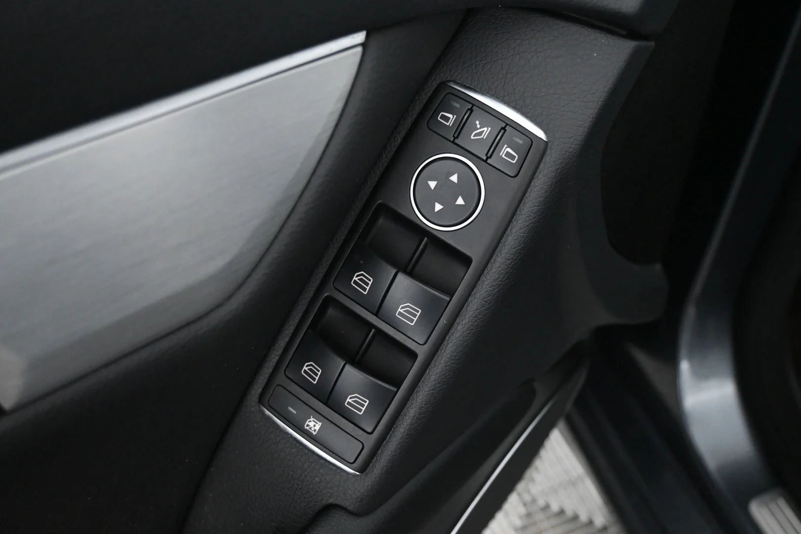 Car Image - 5O8E458EXbHjbdKMdjPcr6