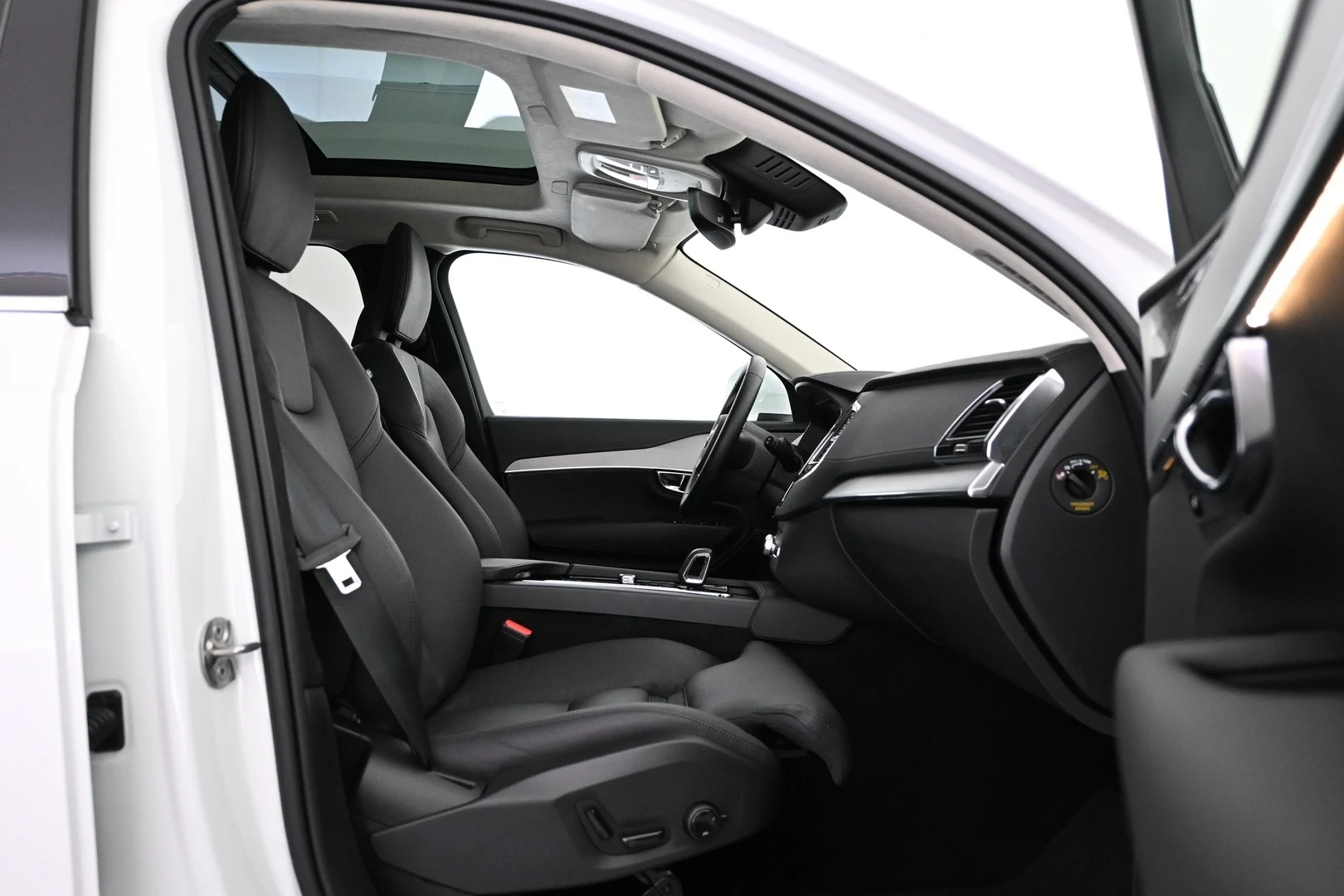 Car Image - 5LqwdIcnE2ESi2p8T2kZKU