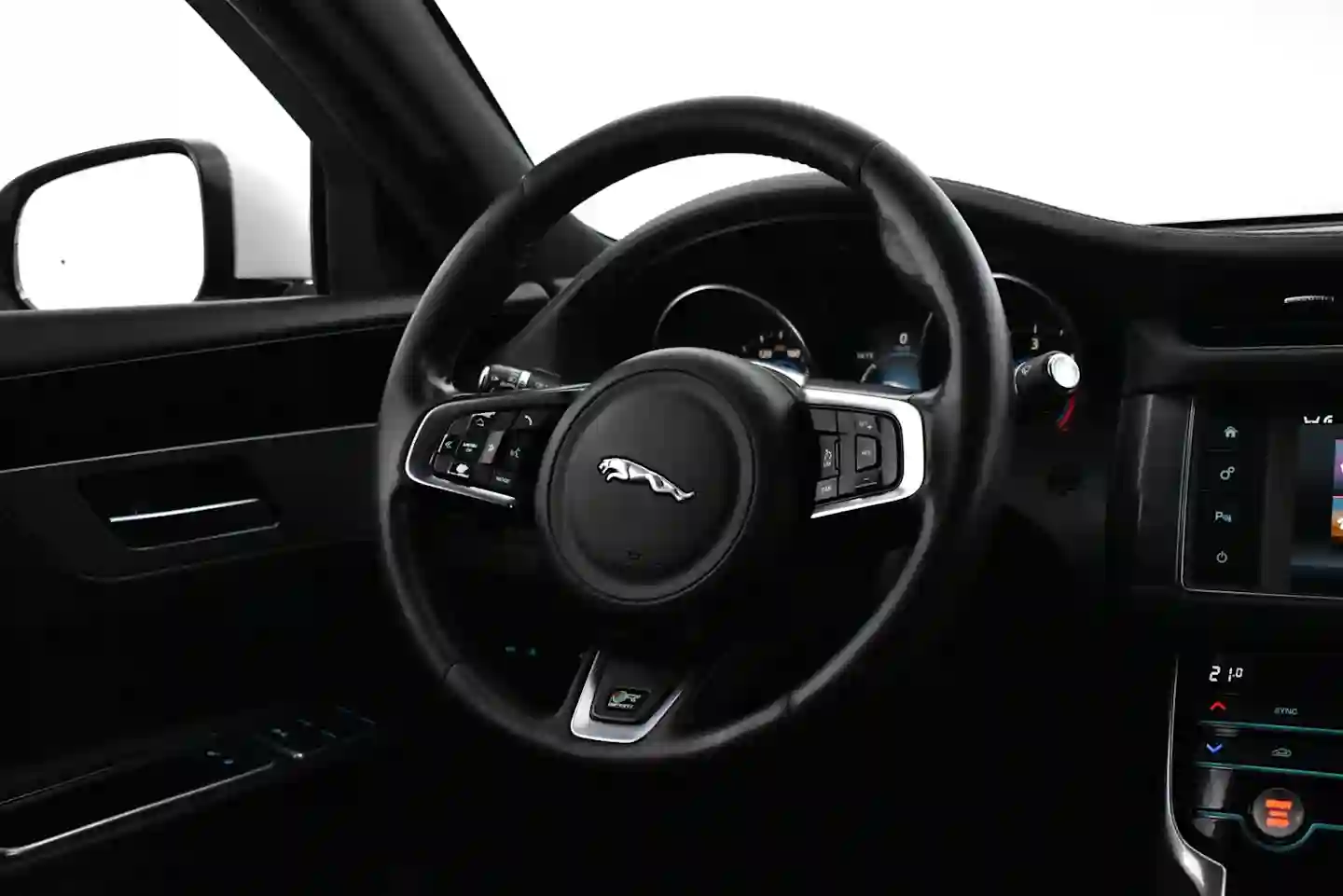 Car Image - zpeCQaUJgUALKnE1hkR5N