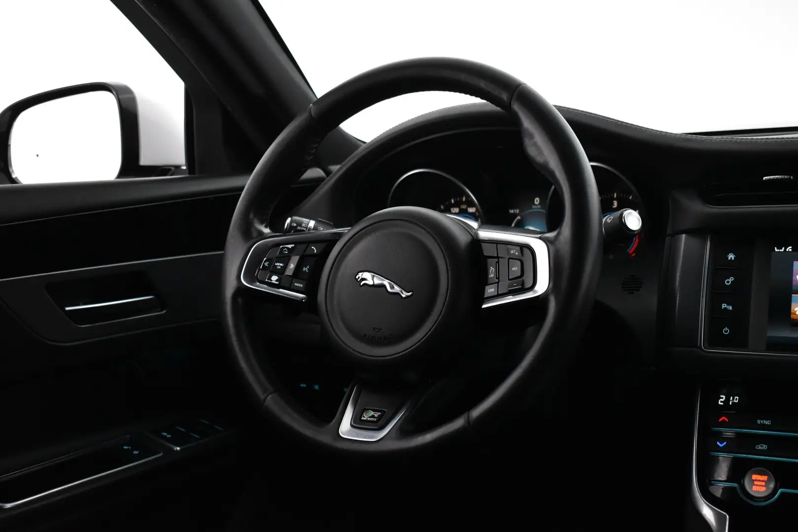 Car Image - zpeCQaUJgUALKnE1hkR5N
