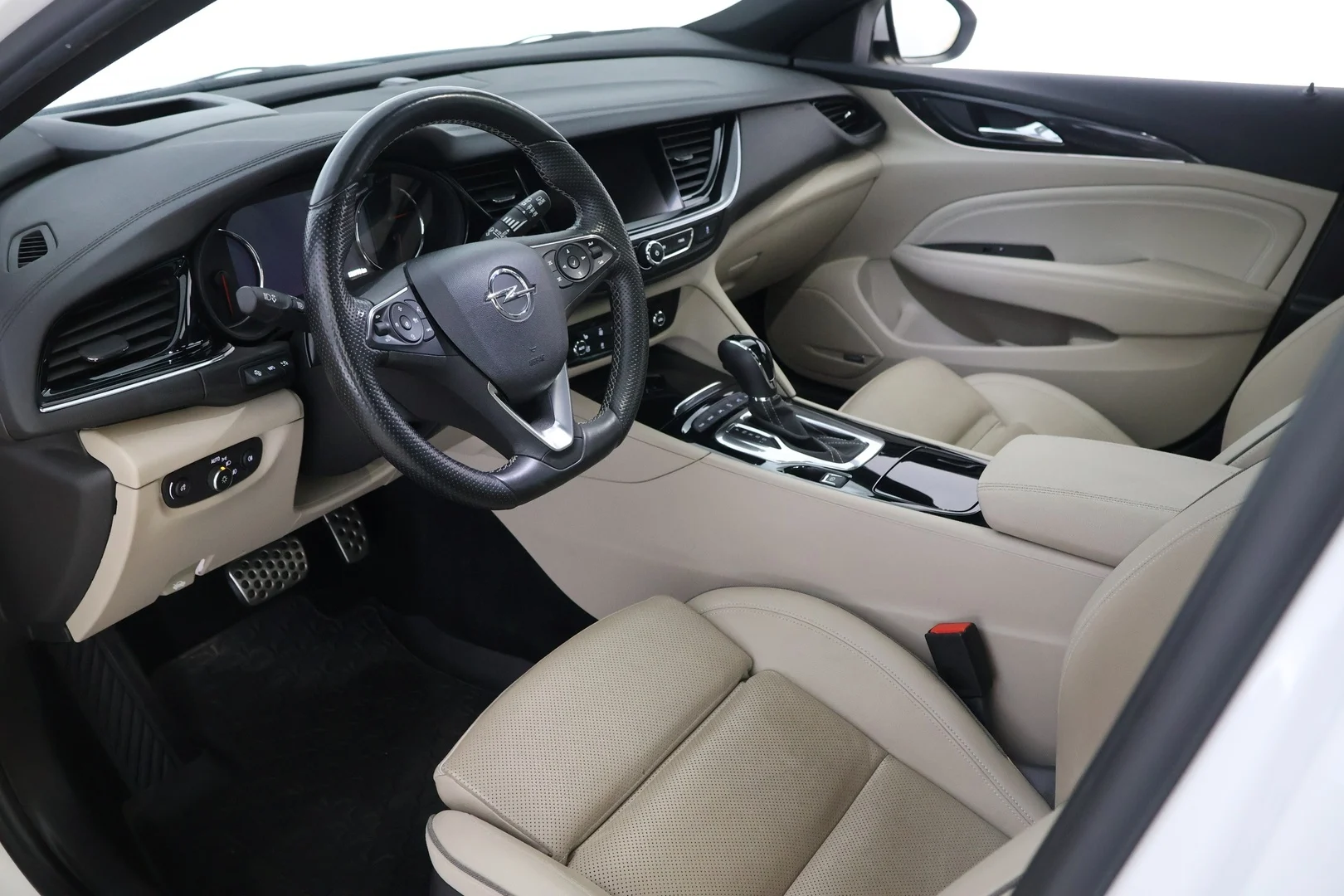 Car Image - 187iDpM8MbcMVm03uvrl65