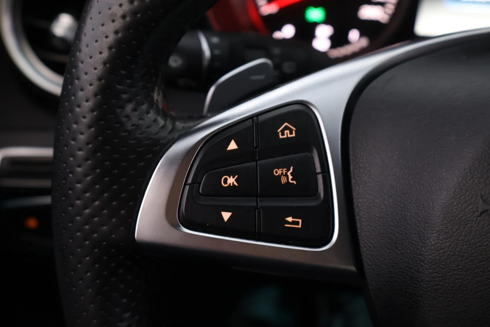 Car Image - 60W1ewredElhJmRz3YMLGx