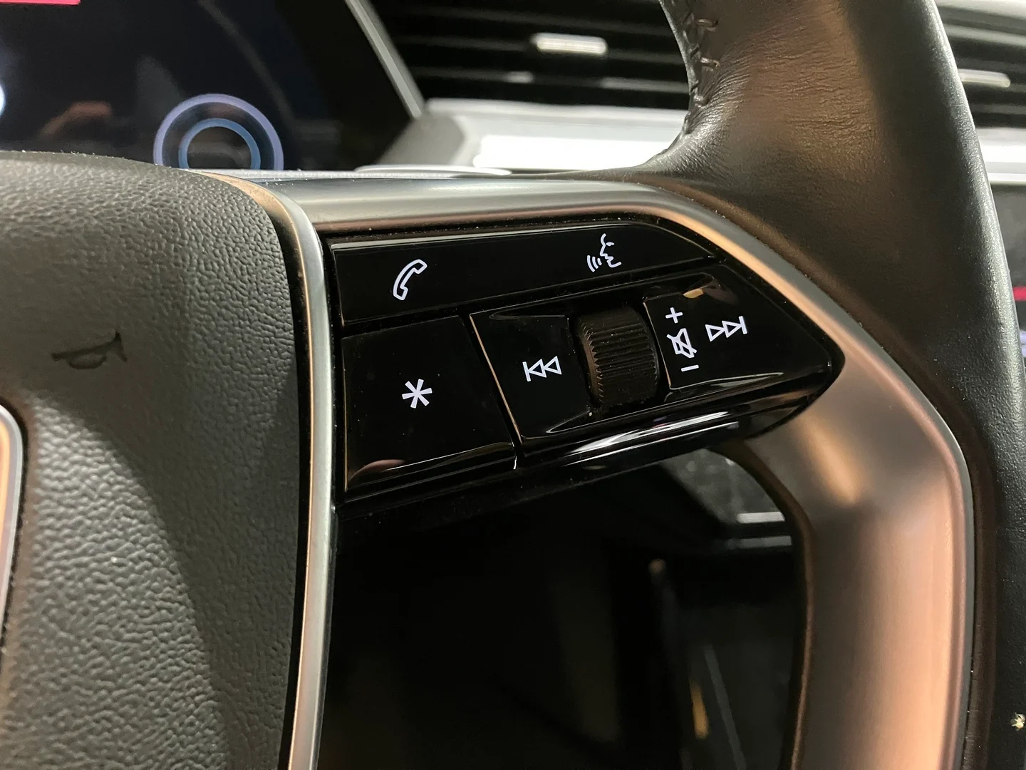 Car Image - 1Fd1T5uJMC3zTMcNtCQD6F