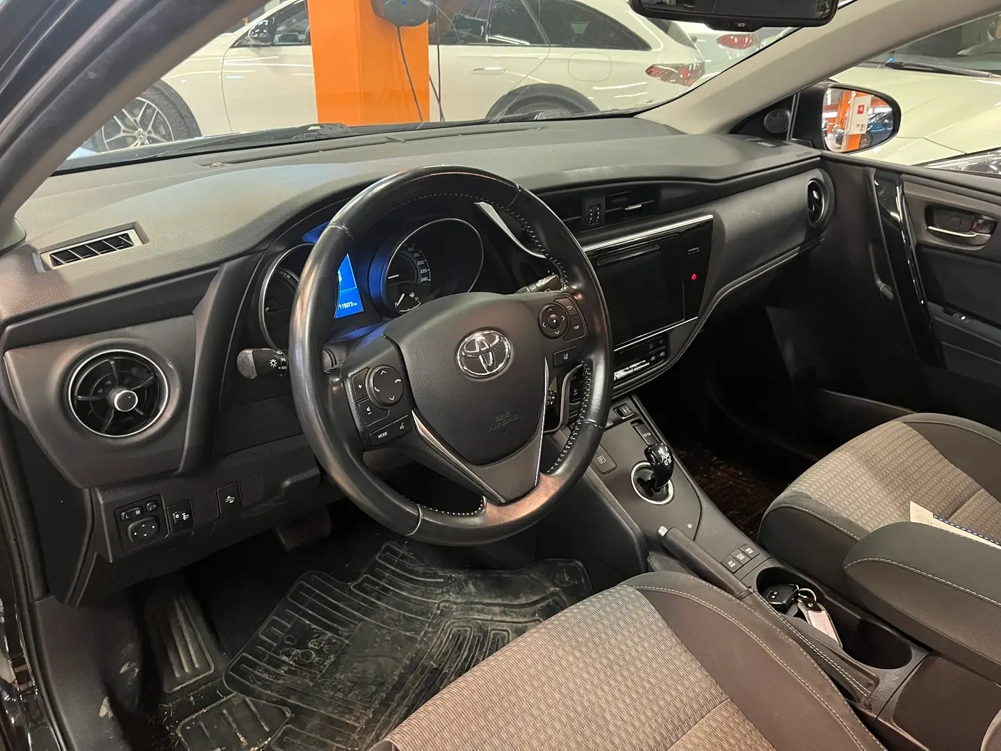 Car Image - 3FMs6D2IjvrlvuVH806uiG