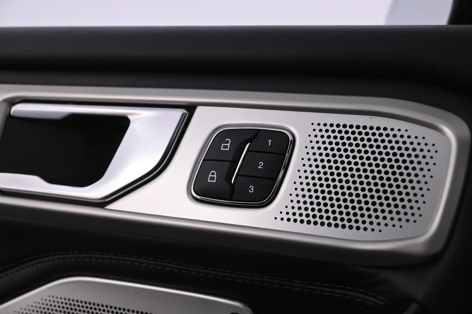 Car Image - IbuNWDnN1utu3vl0MjTLH