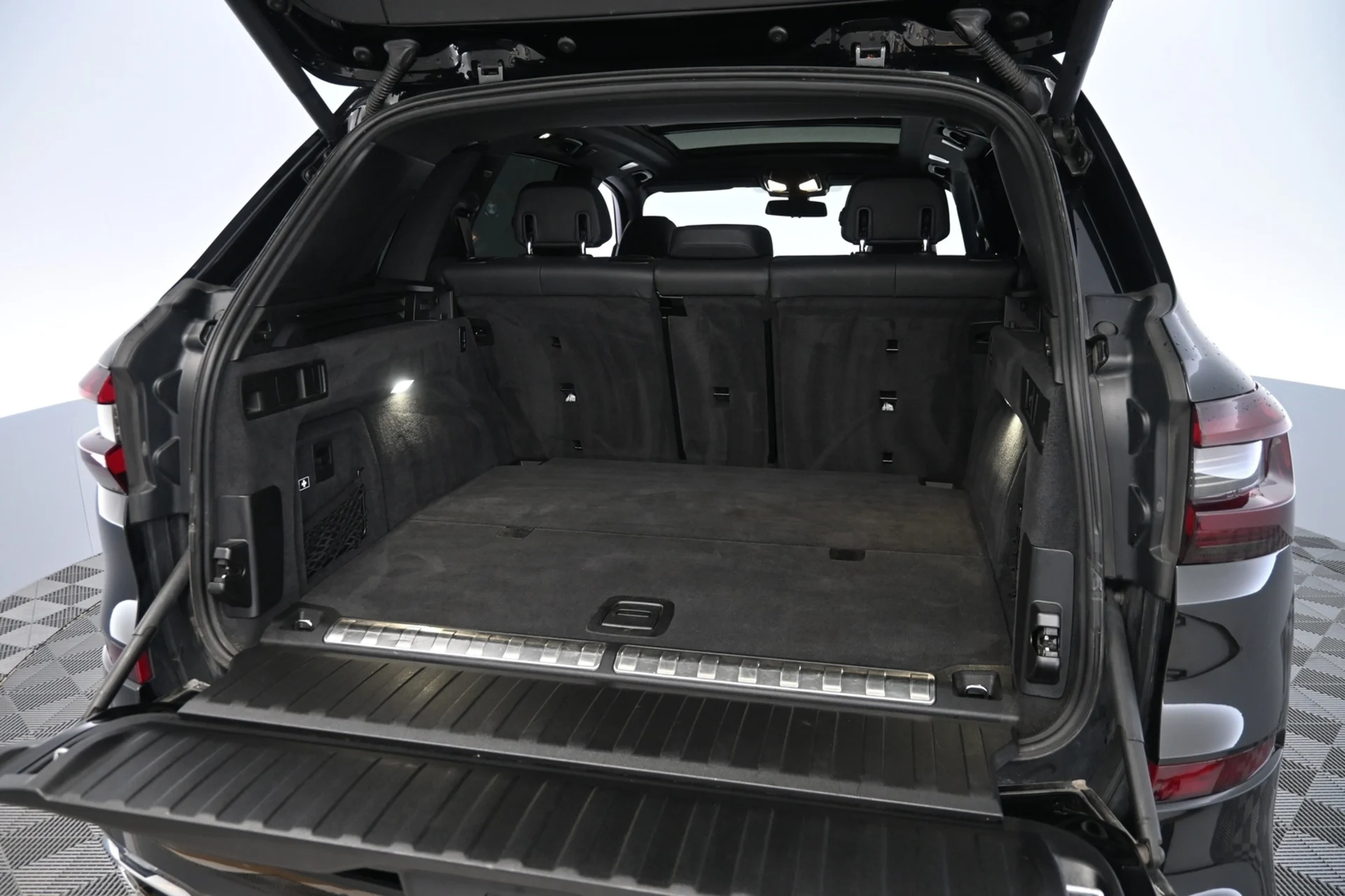 Car Image - 5mG930QE5bNKqhsCRKS2zC