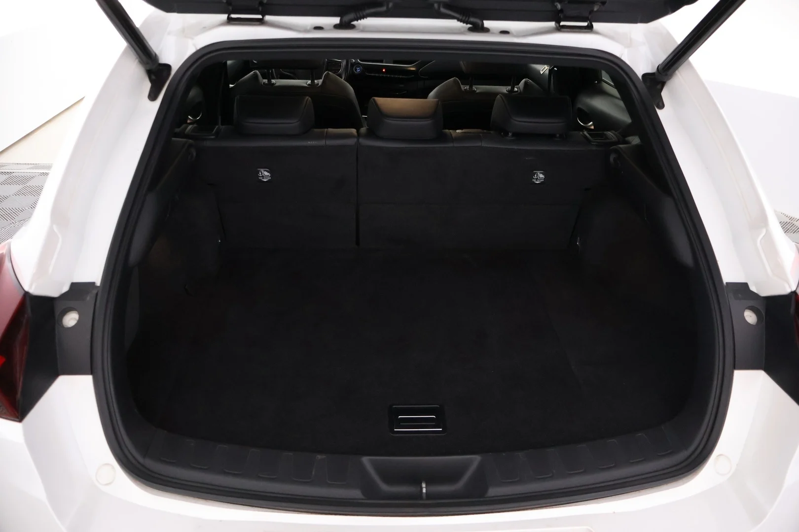 Car Image - 3tGqv8PvOIMirVkJXq7f10