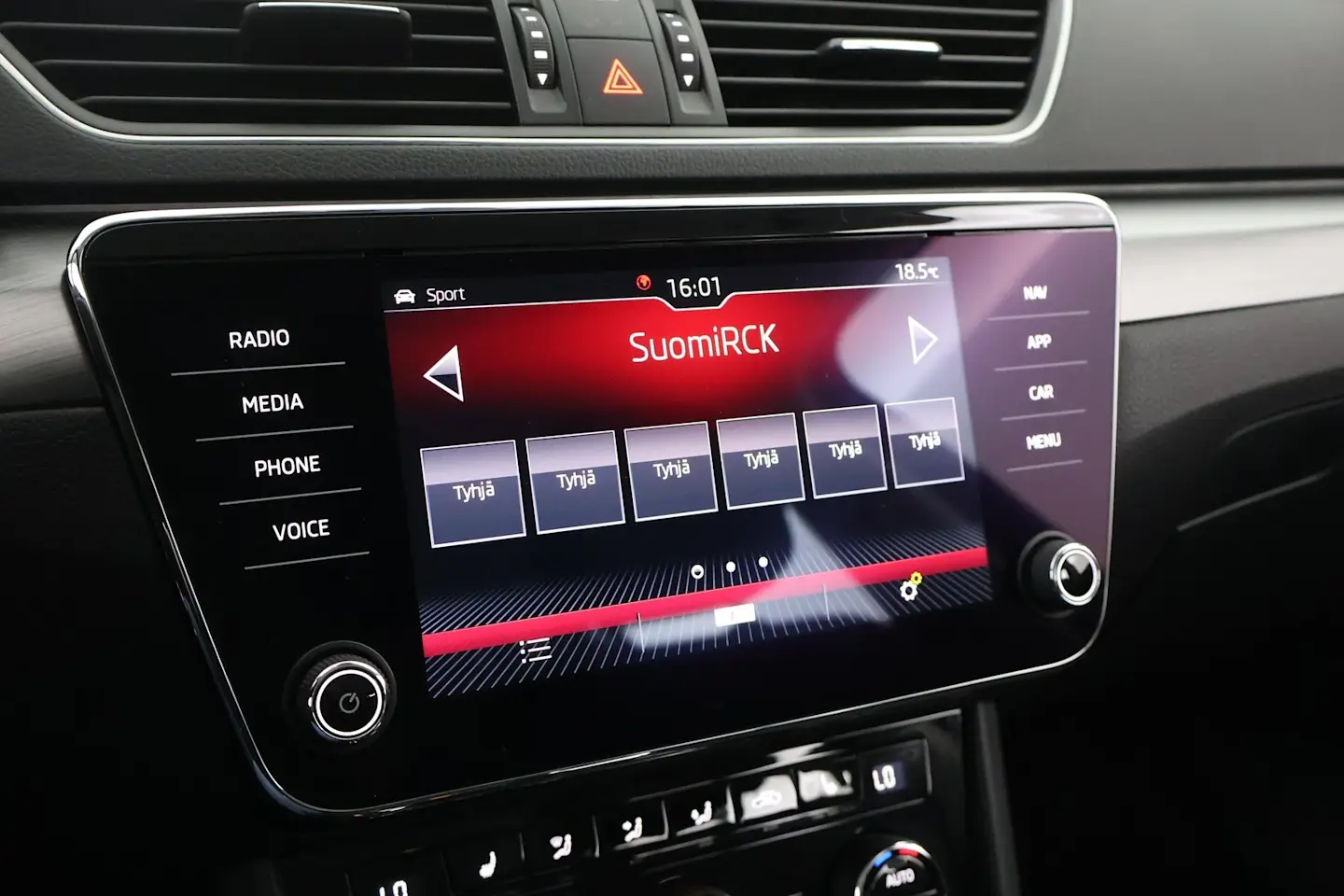 Car Image - 3rhj9ttfv7XUEbrP2QINiC