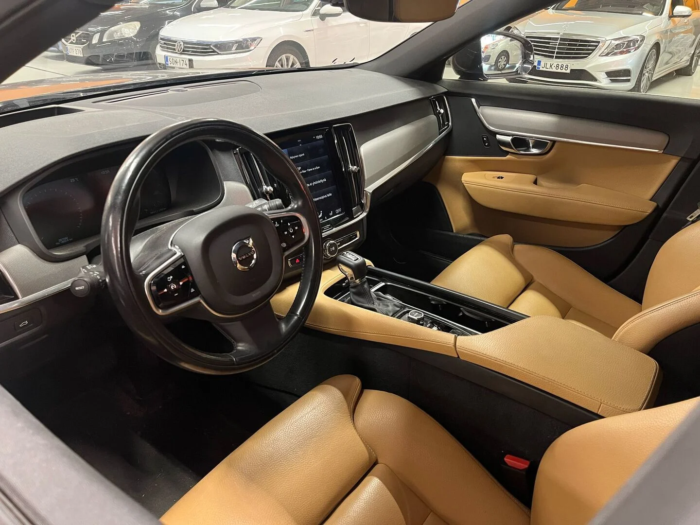 Car Image - 6R69RJp9voOCCXWeLUInLU