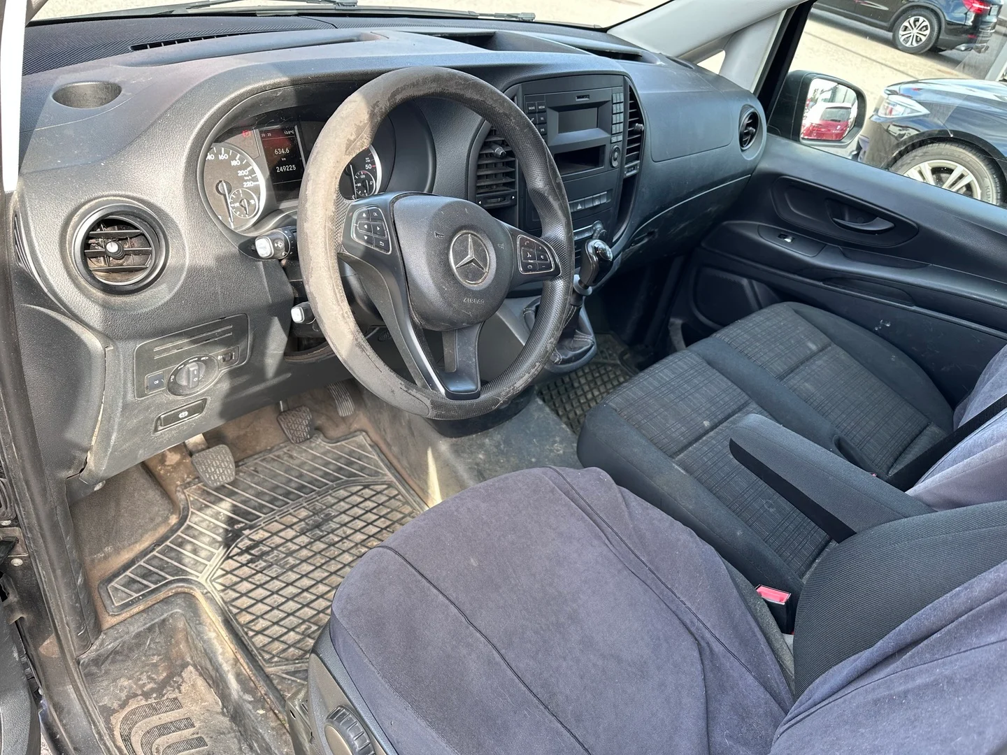 Car Image - 6oQ6mLod4uUkKIMMYhGvIm