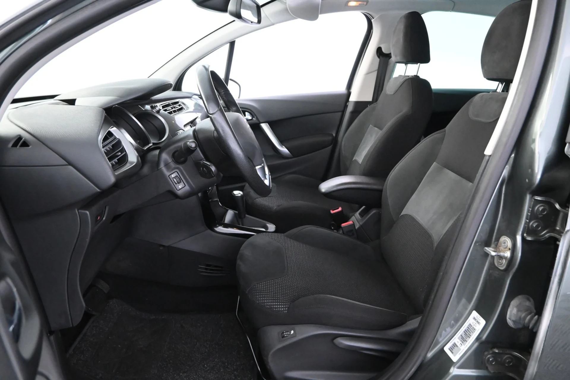 Car Image - 7yOmwbCIsbClB3ZplDAURK
