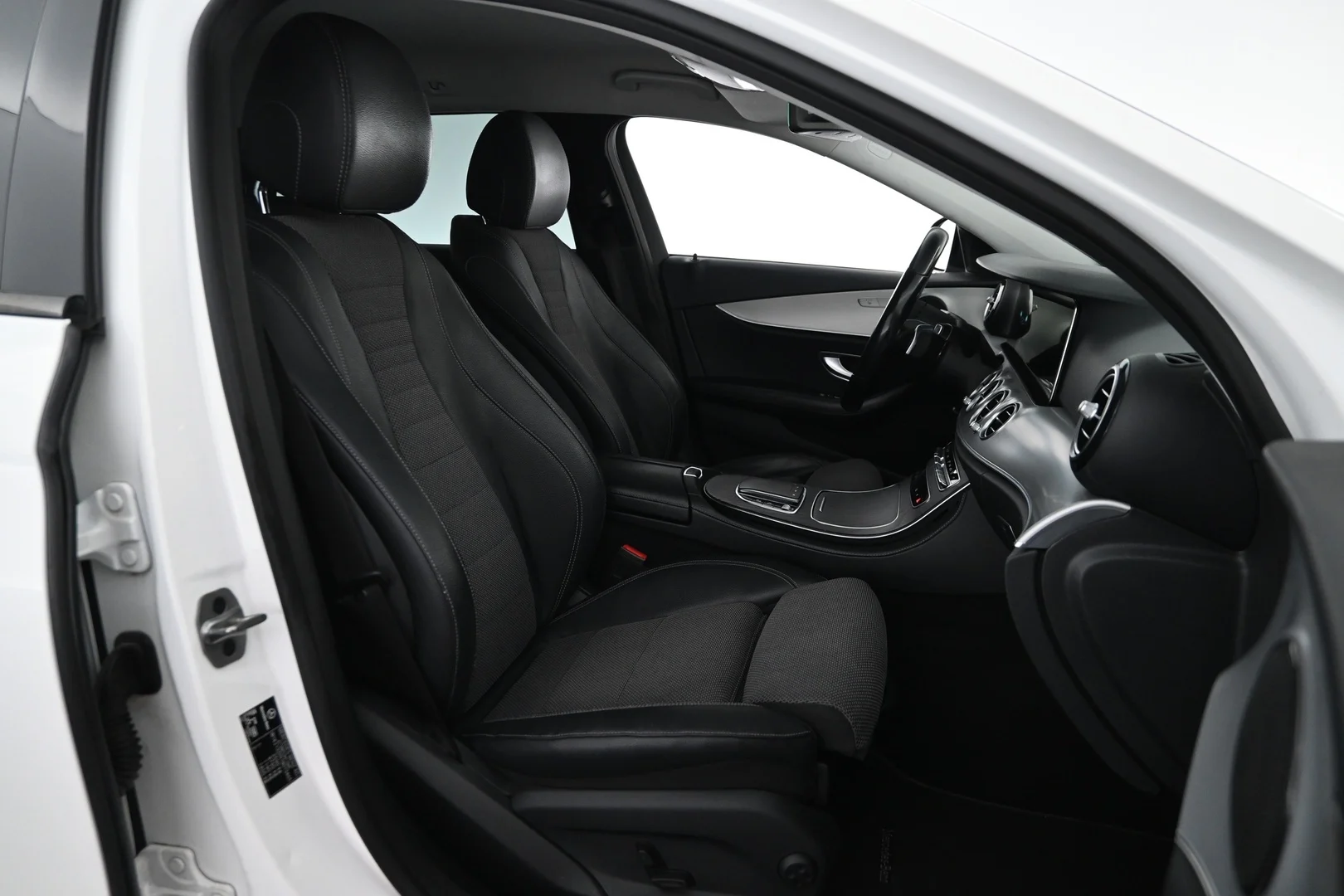 Car Image - IDRI4T1lLG2aaS3CeNhlk