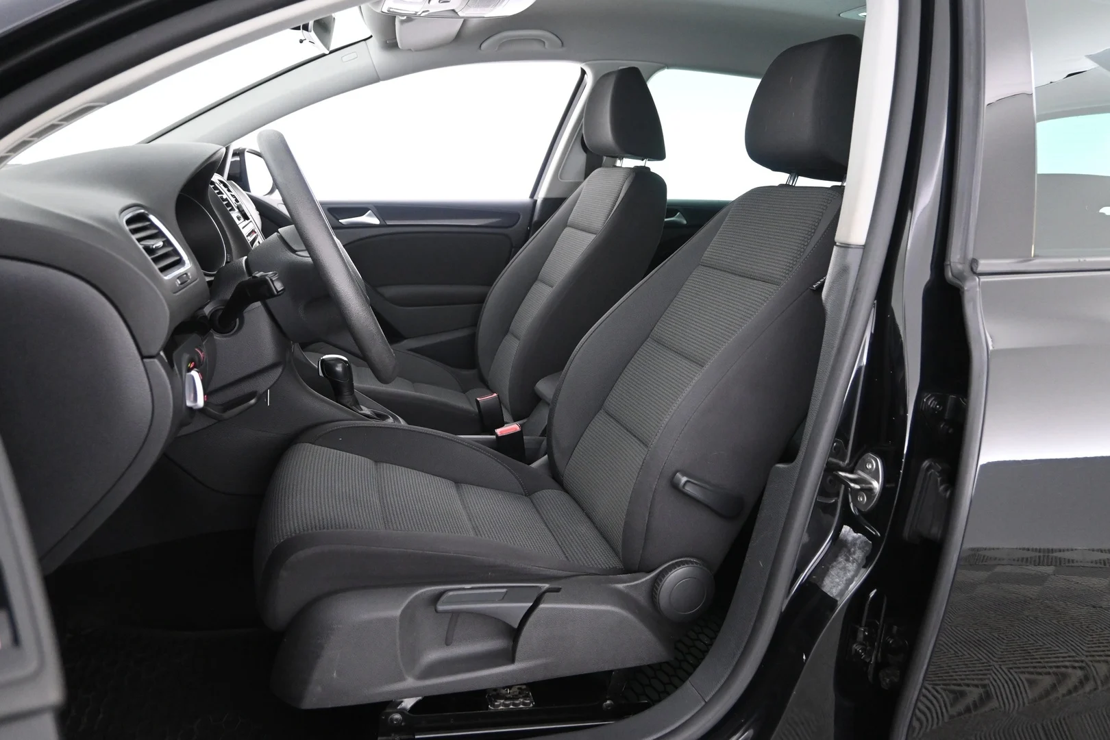 Car Image - mURkkdeqWaHP2vBiMcnSJ