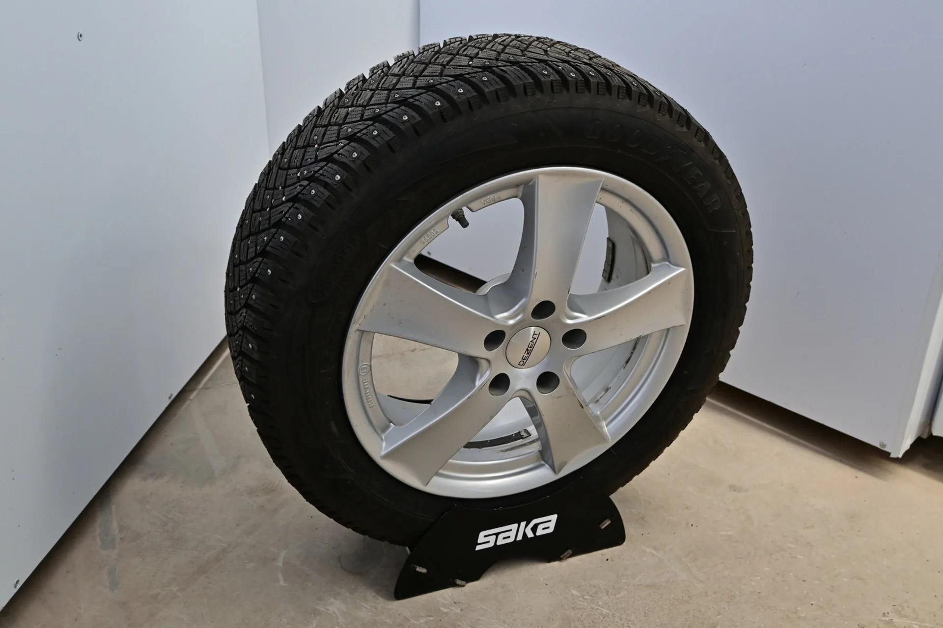 Car Image - oUb8DVvPDAJJHZJr11TzY